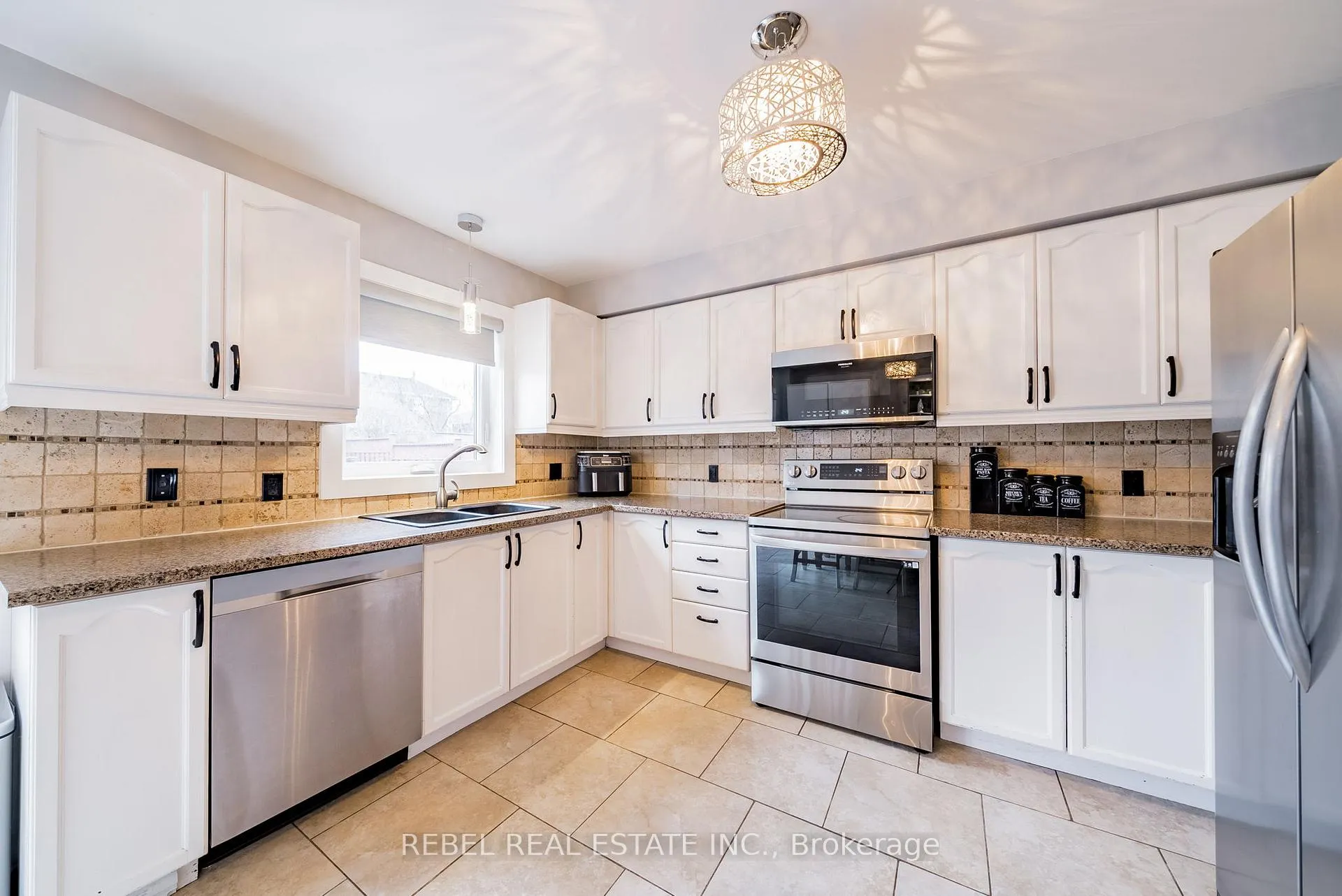Photo 12 of 33 Farmstead Crescent, Barrie, Holly — HOMEH