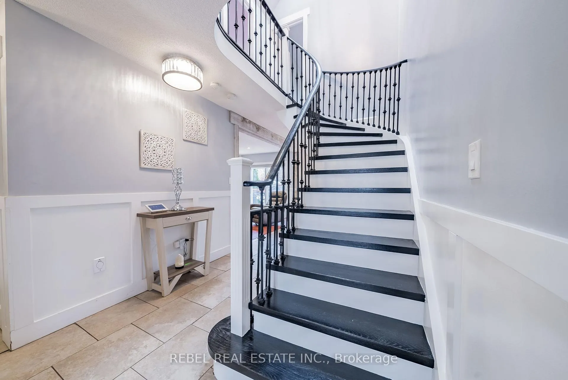Photo 20 of 33 Farmstead Crescent, Barrie, Holly — HOMEH