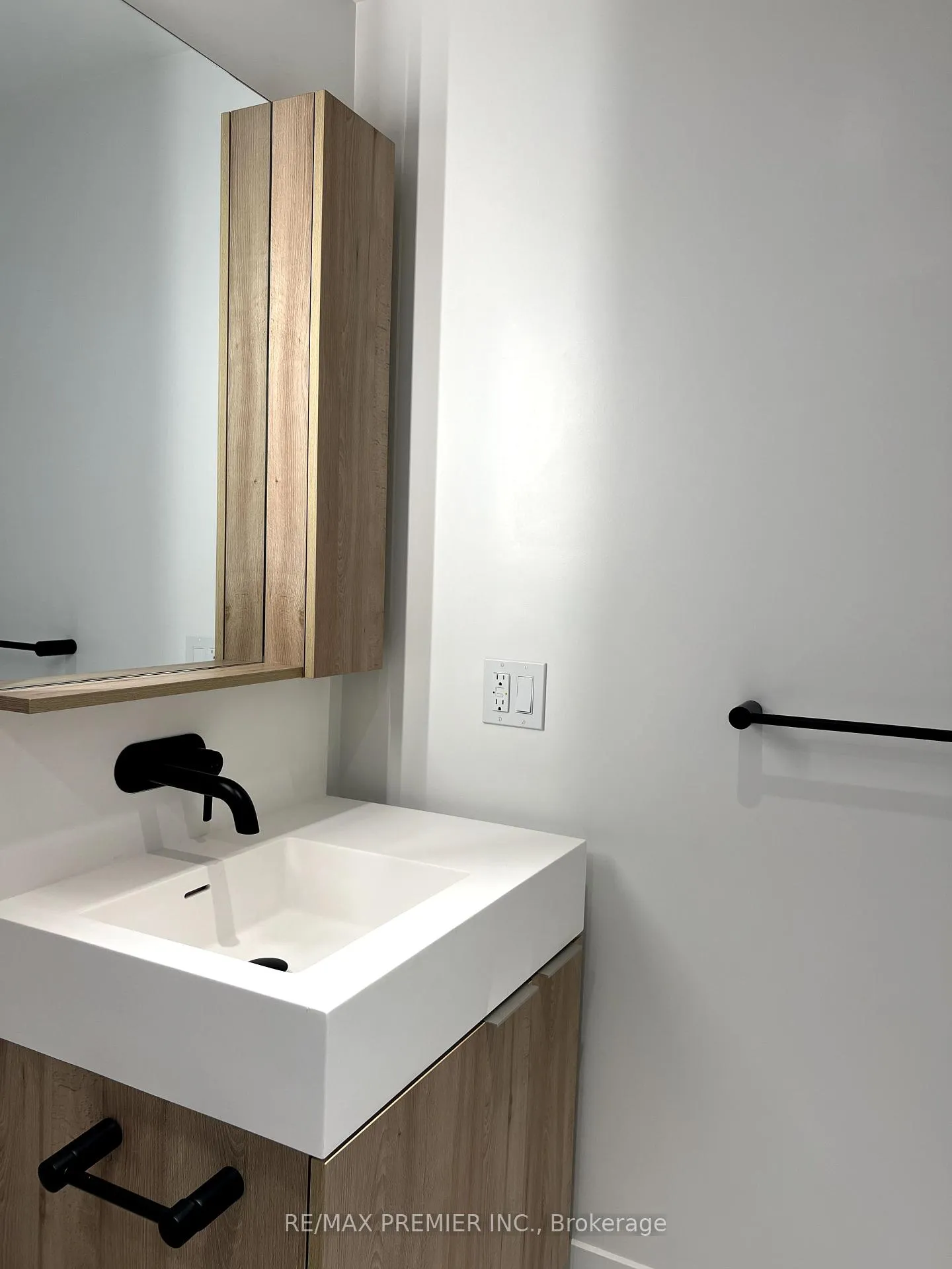 Photo 4 of Unit 314, 127 Broadway Avenue, Toronto, Mount Pleasant West — HOMEH