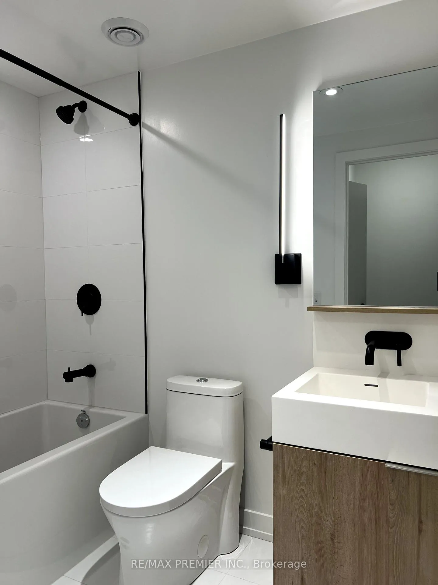 Photo 5 of Unit 314, 127 Broadway Avenue, Toronto, Mount Pleasant West — HOMEH