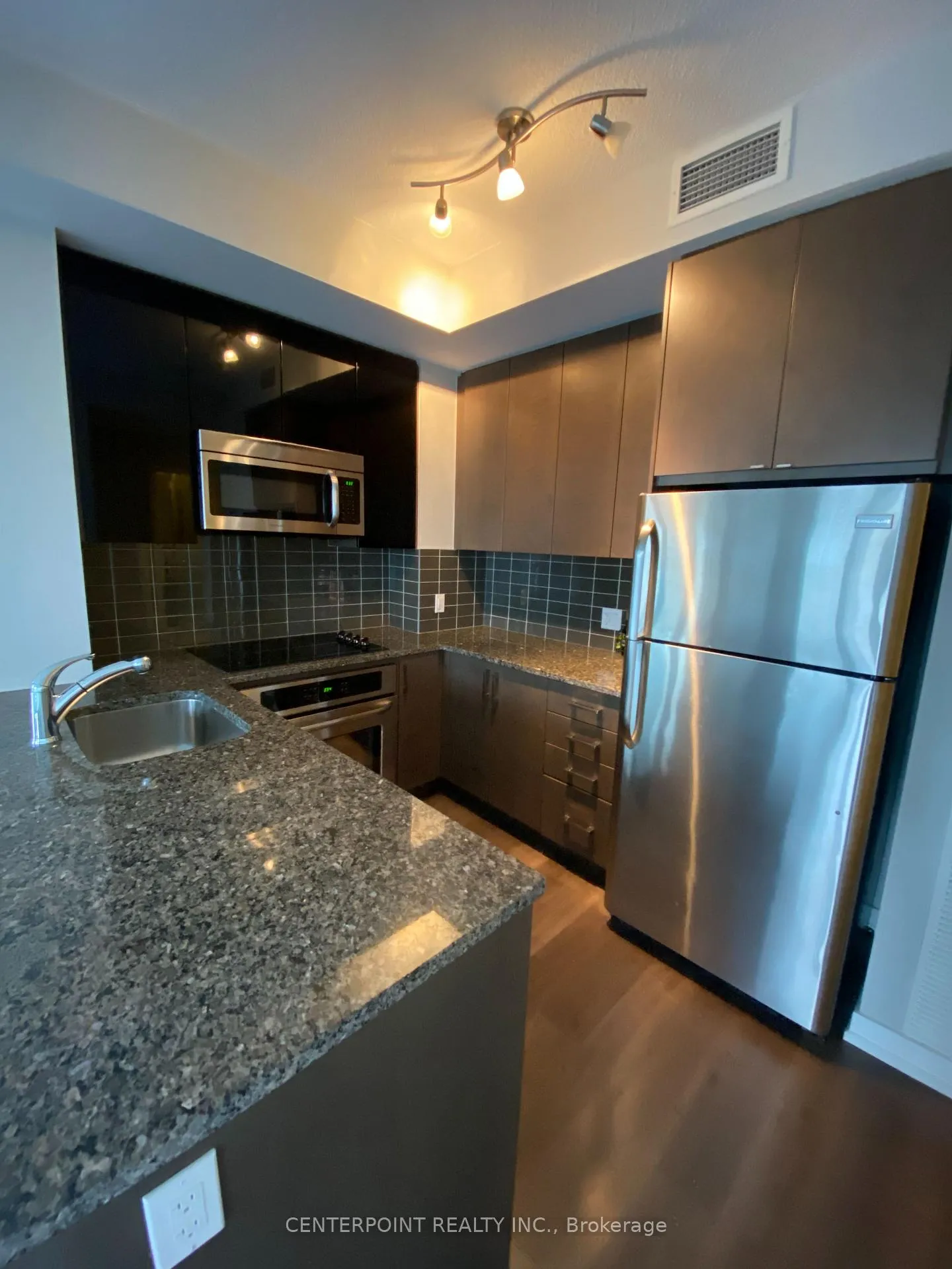 Photo 3 of Unit 1505, 89 Dunfield Avenue, Toronto, Mount Pleasant West — HOMEH