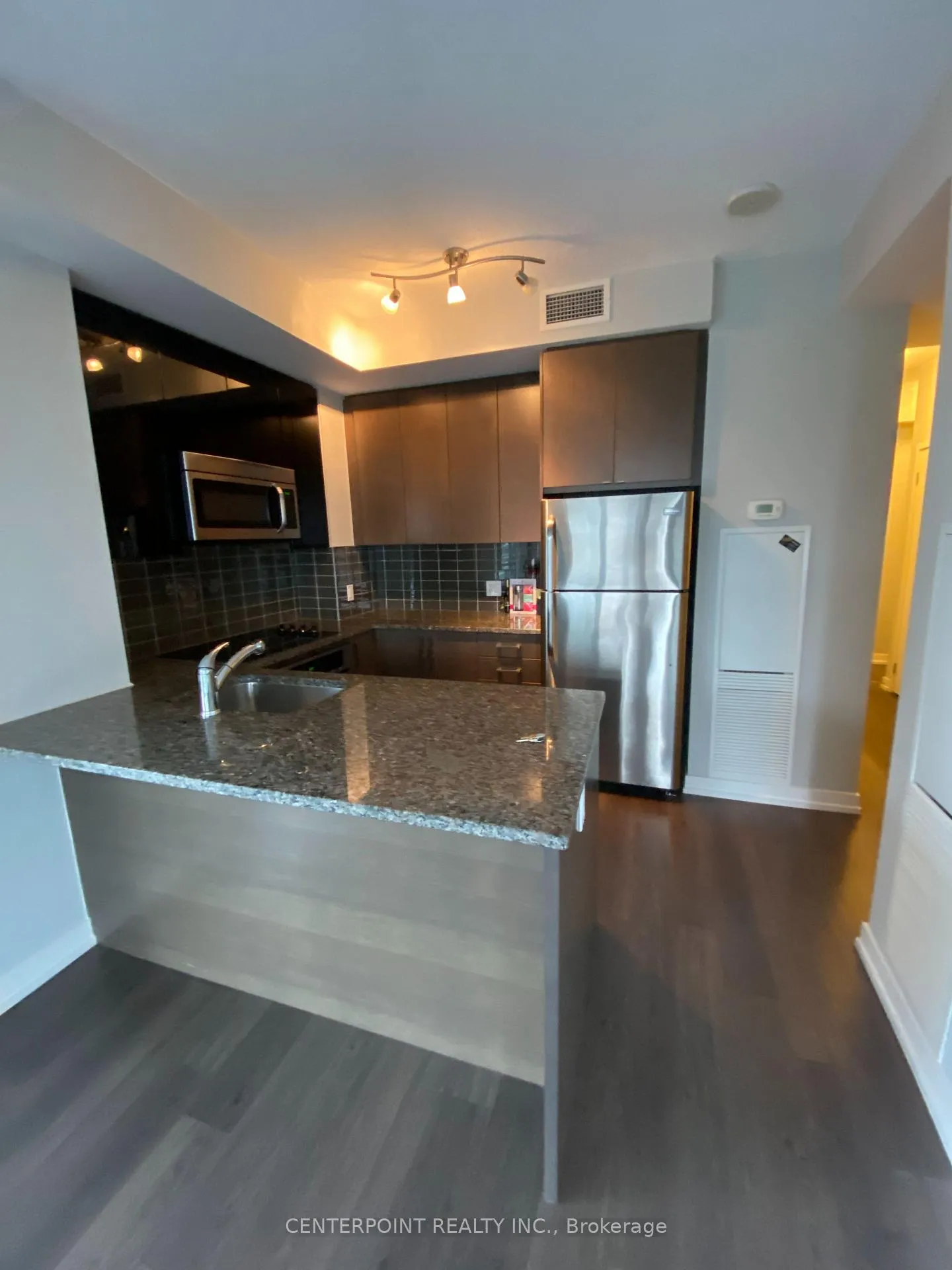 Photo 4 of Unit 1505, 89 Dunfield Avenue, Toronto, Mount Pleasant West — HOMEH