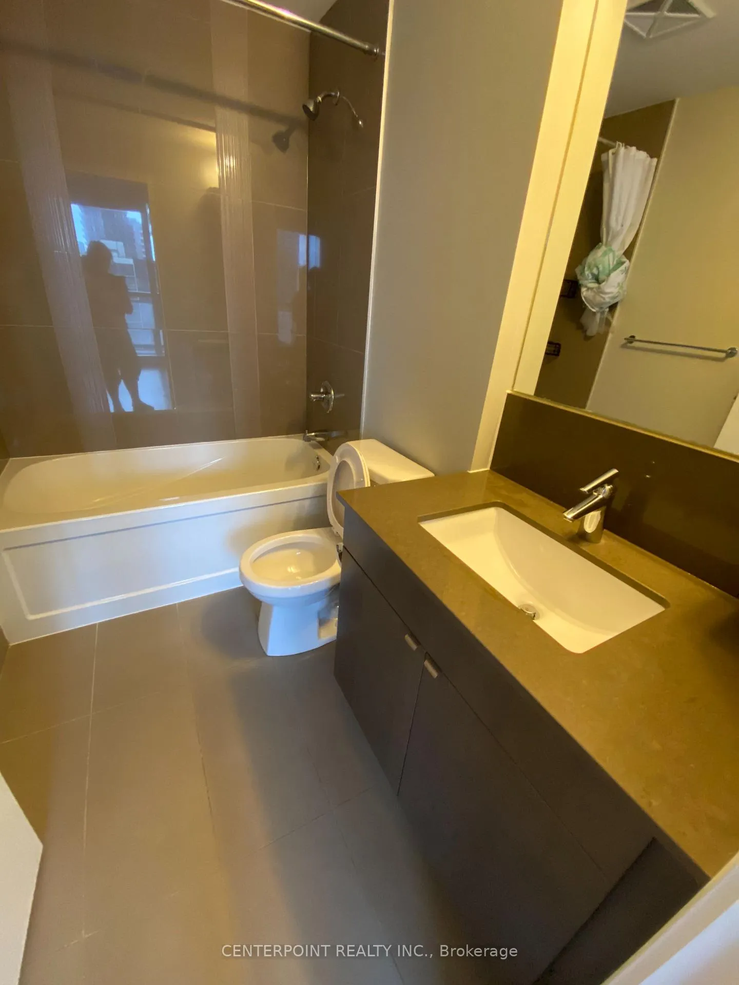 Photo 7 of Unit 1505, 89 Dunfield Avenue, Toronto, Mount Pleasant West — HOMEH