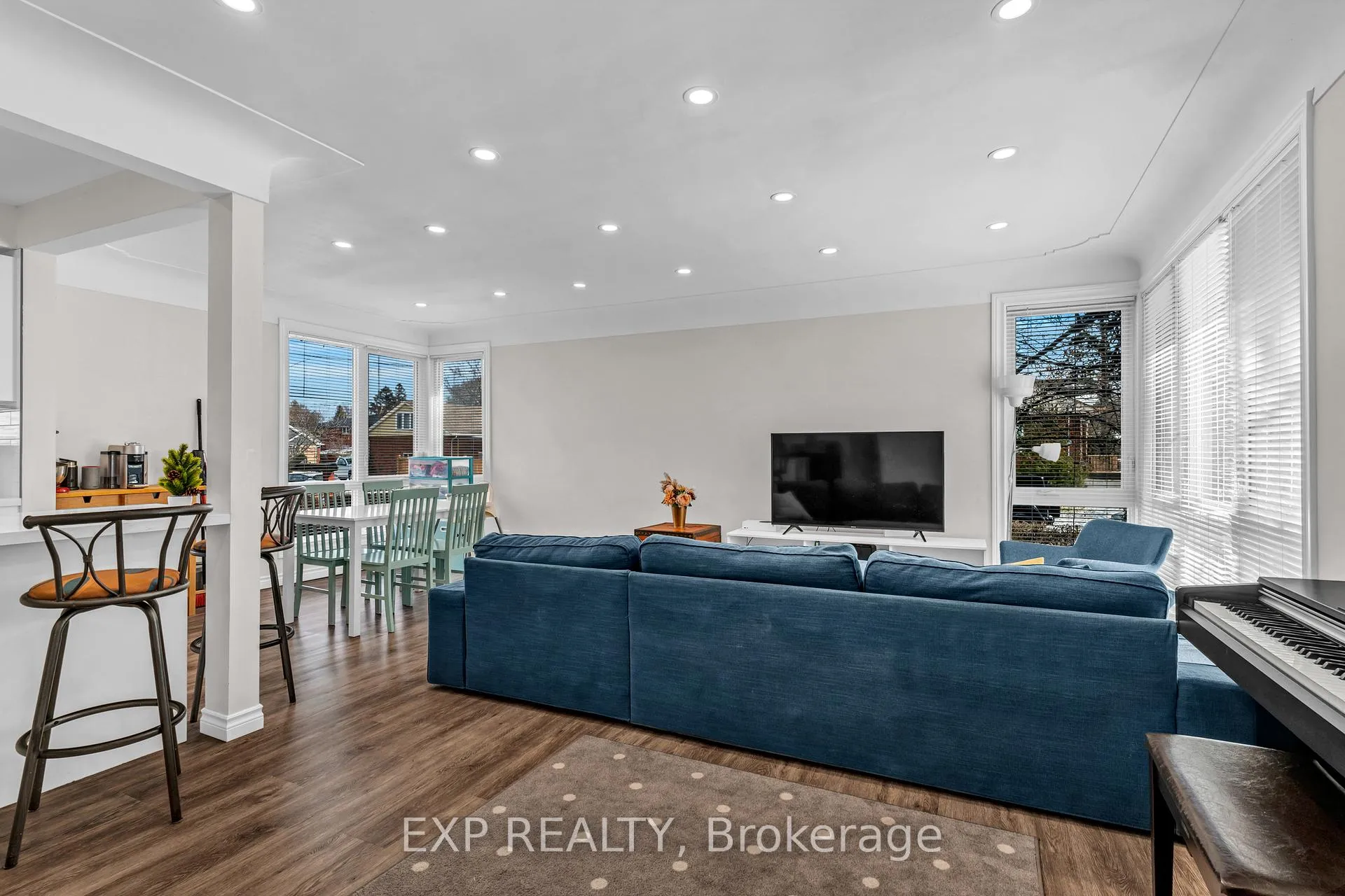 Photo 4 of 9 Mulock Avenue, Hamilton, Sunninghill — HOMEH