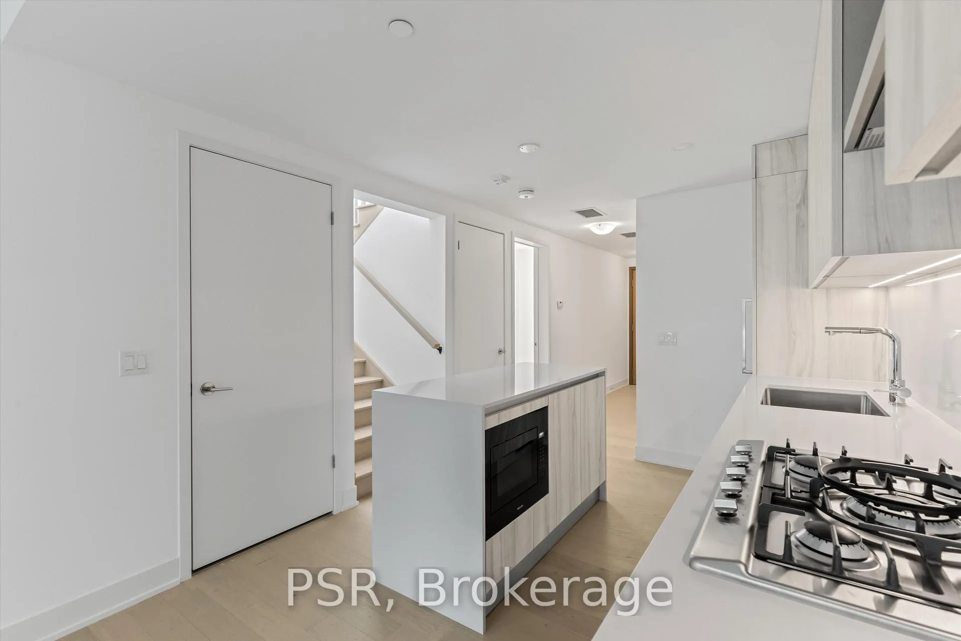 Photo 3 of Unit PH401, 200 Keewatin Avenue, Toronto, Mount Pleasant East — HOMEH