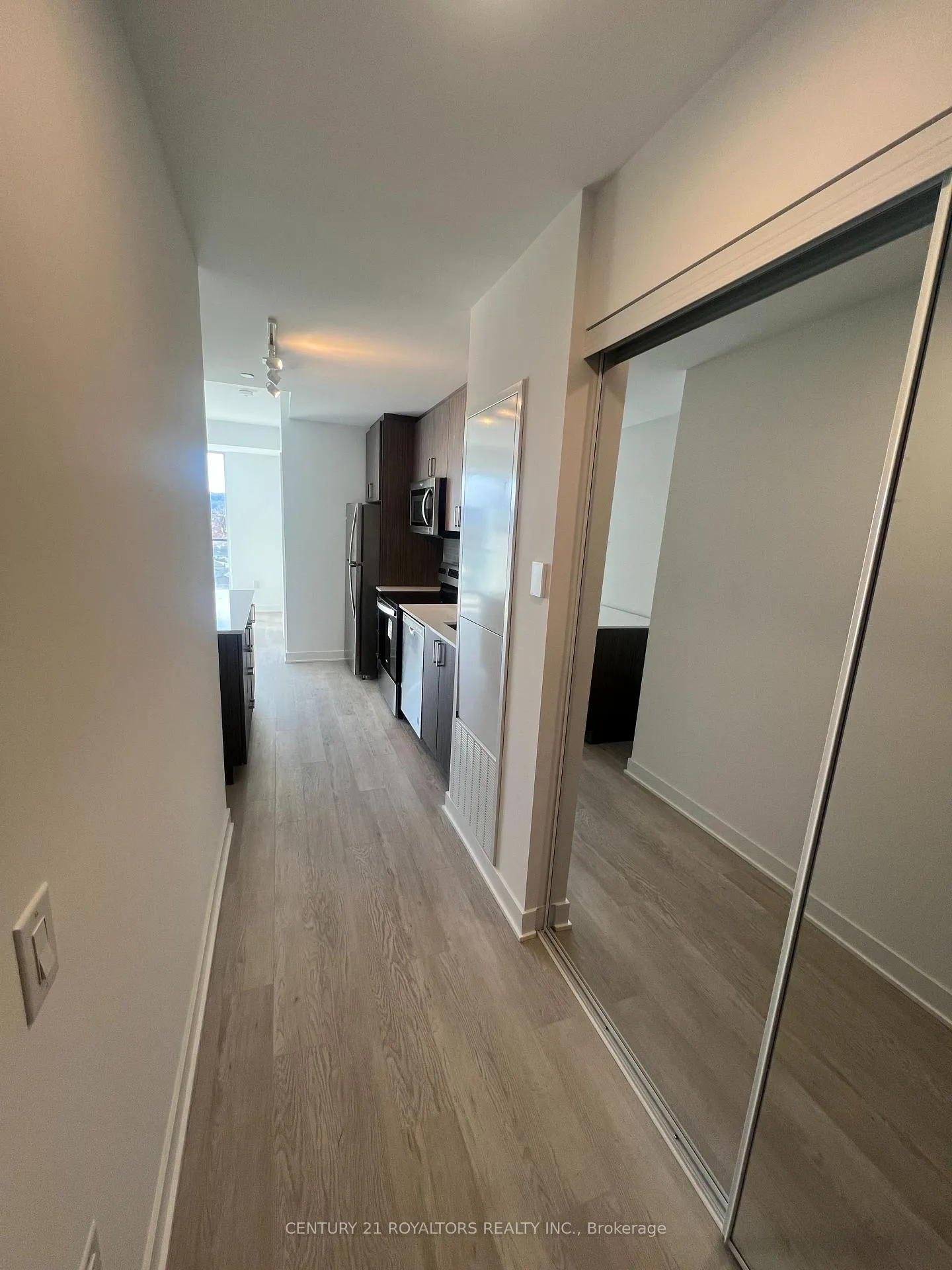 Photo 2 of Unit 519, 2782 Barton Street E, Hamilton, Riverdale — HOMEH