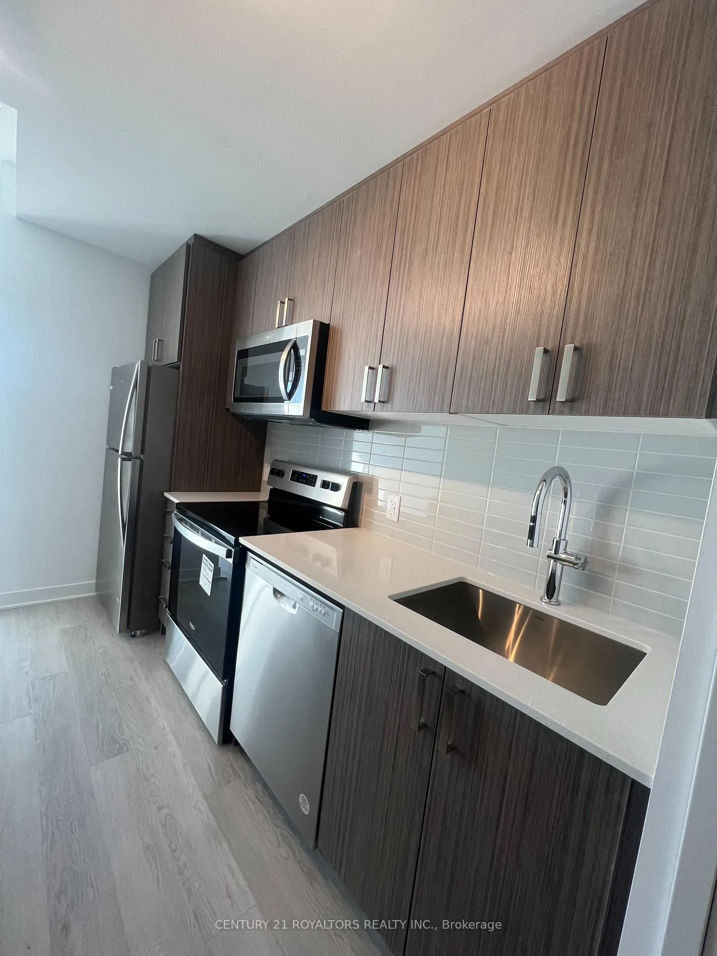 Photo 5 of Unit 519, 2782 Barton Street E, Hamilton, Riverdale — HOMEH