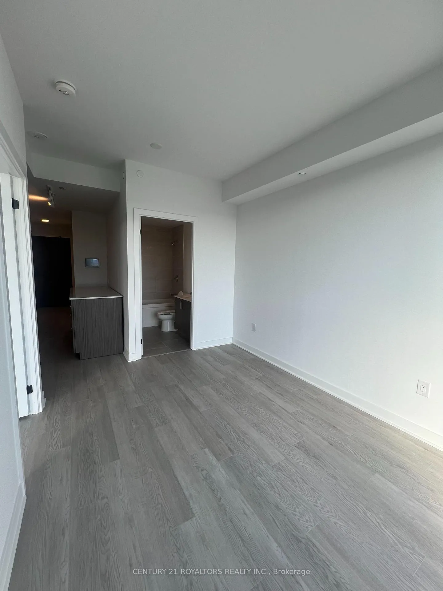 Photo 7 of Unit 519, 2782 Barton Street E, Hamilton, Riverdale — HOMEH