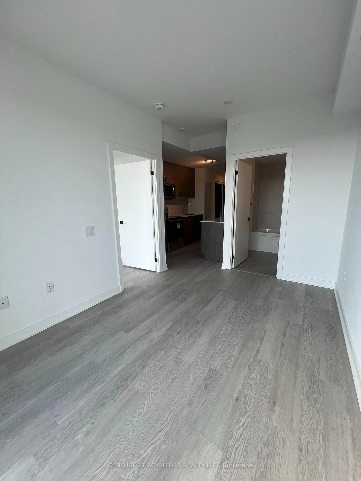 Photo 8 of Unit 519, 2782 Barton Street E, Hamilton, Riverdale — HOMEH