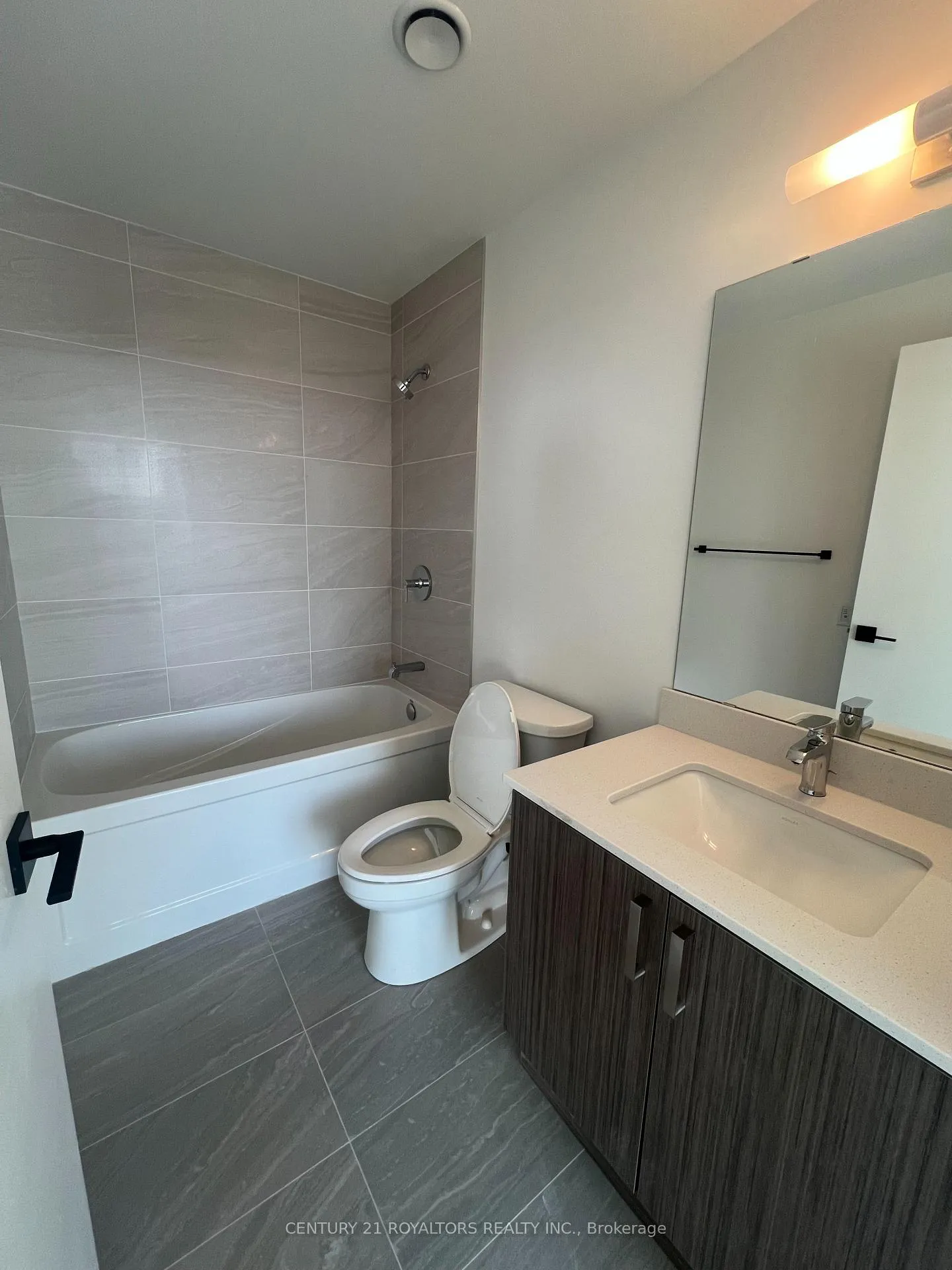 Photo 16 of Unit 519, 2782 Barton Street E, Hamilton, Riverdale — HOMEH