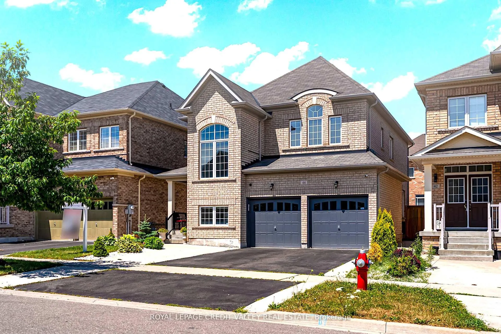 Photo 2 of 44 Walbrook Road, Brampton, Credit Valley — HOMEH