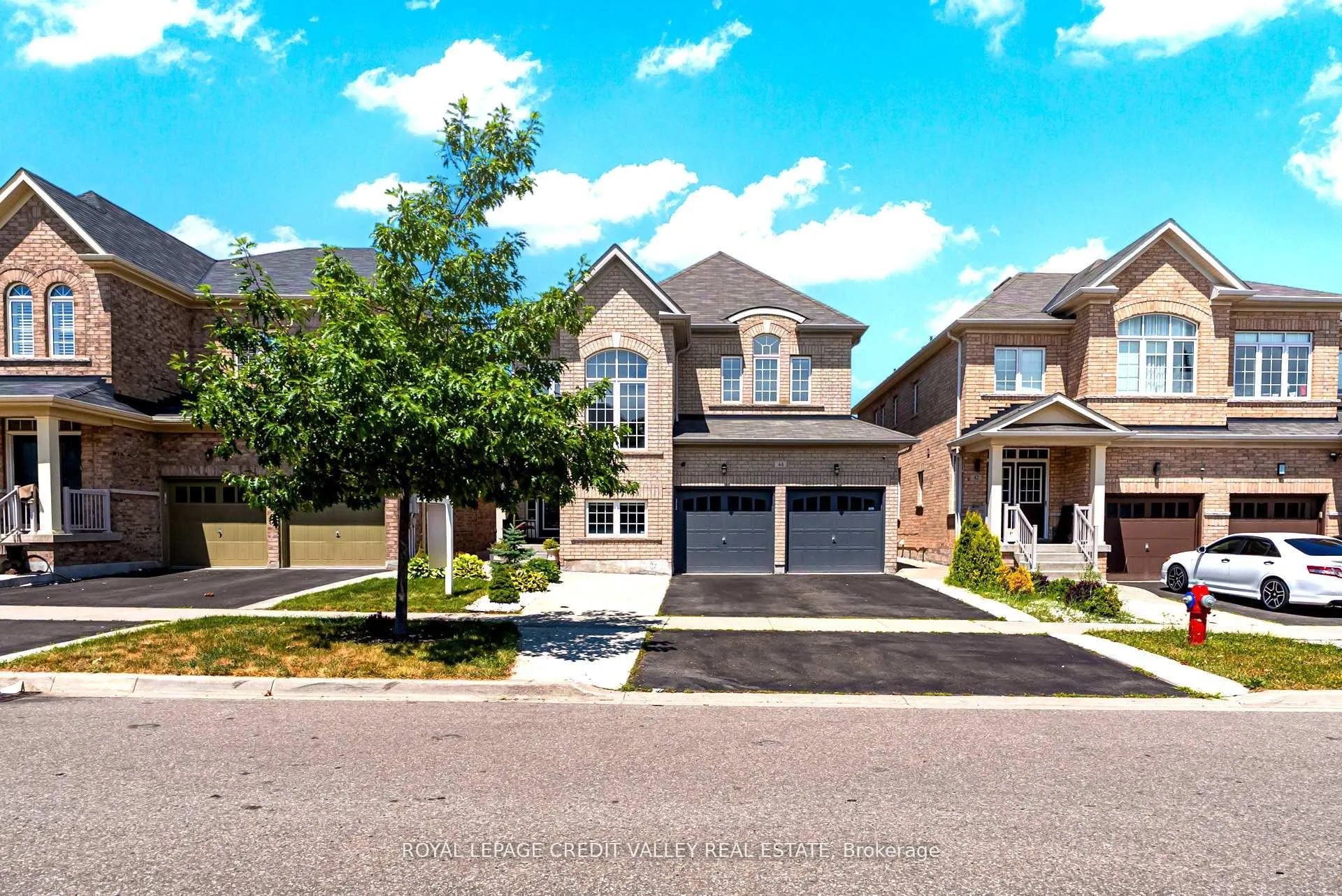 Photo 3 of 44 Walbrook Road, Brampton, Credit Valley — HOMEH