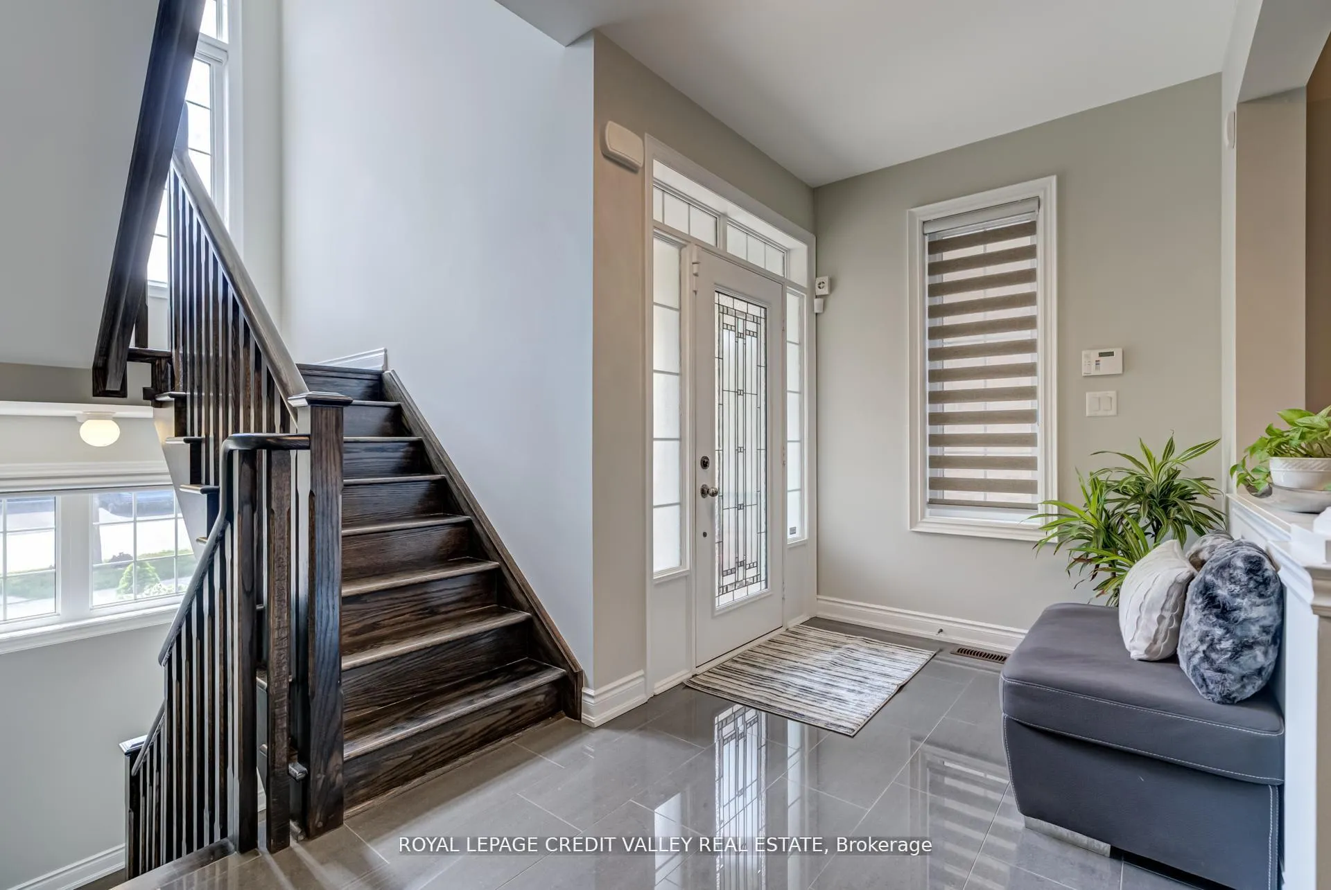 Photo 4 of 44 Walbrook Road, Brampton, Credit Valley — HOMEH