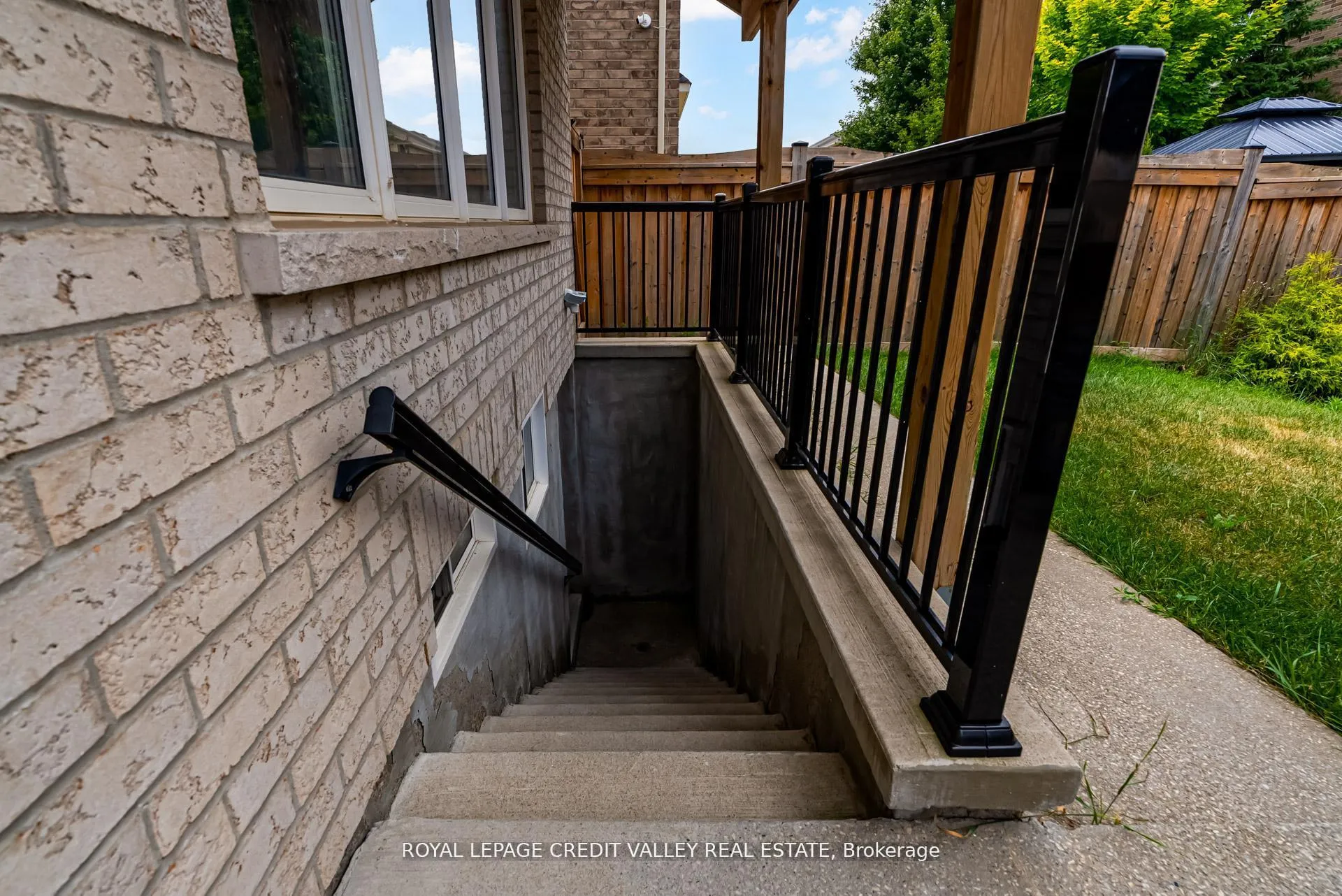 Photo 40 of 44 Walbrook Road, Brampton, Credit Valley — HOMEH