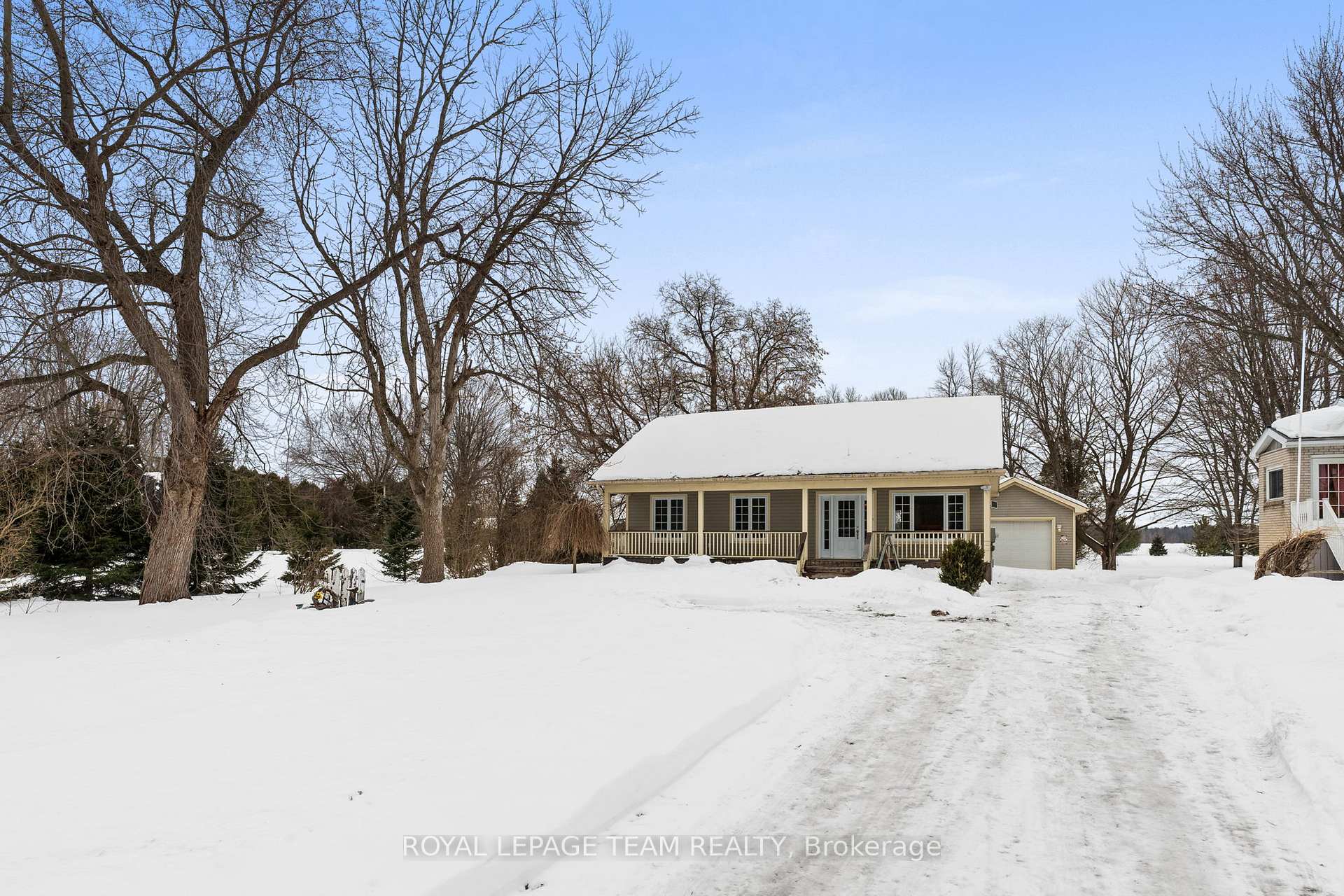 Photo 2 of 1840 County Road 2, Edwardsburgh/Cardinal, Edwardsburgh/Cardinal Twp — HOMEH