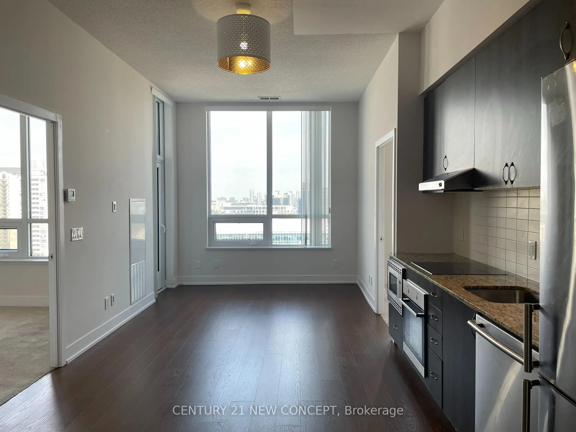 Front of Unit PH01, 7 Kenaston Gardens E