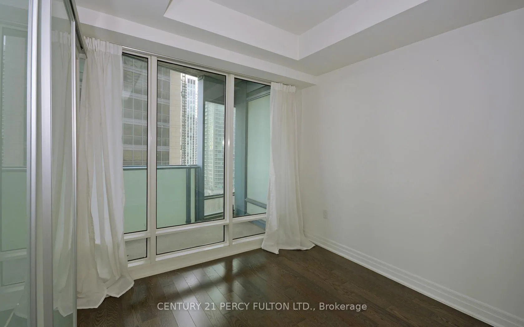 Photo 8 of Unit 1301, 8 The Esplanade, Toronto, Waterfront Communities — HOMEH