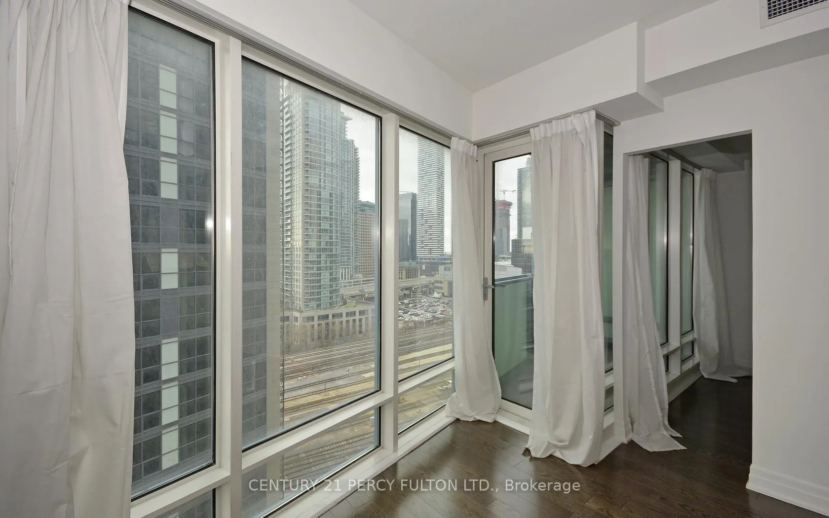 Photo 9 of Unit 1301, 8 The Esplanade, Toronto, Waterfront Communities — HOMEH