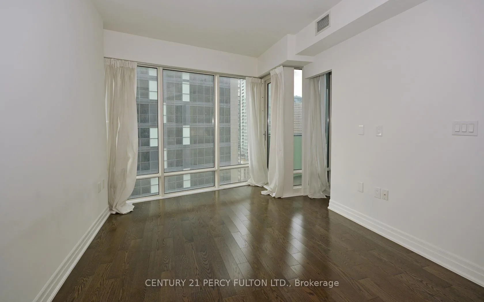 Photo 13 of Unit 1301, 8 The Esplanade, Toronto, Waterfront Communities — HOMEH