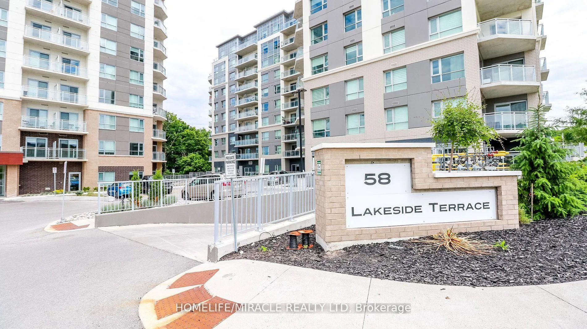 Front of Unit 501, 58 Lakeside Terrace W
