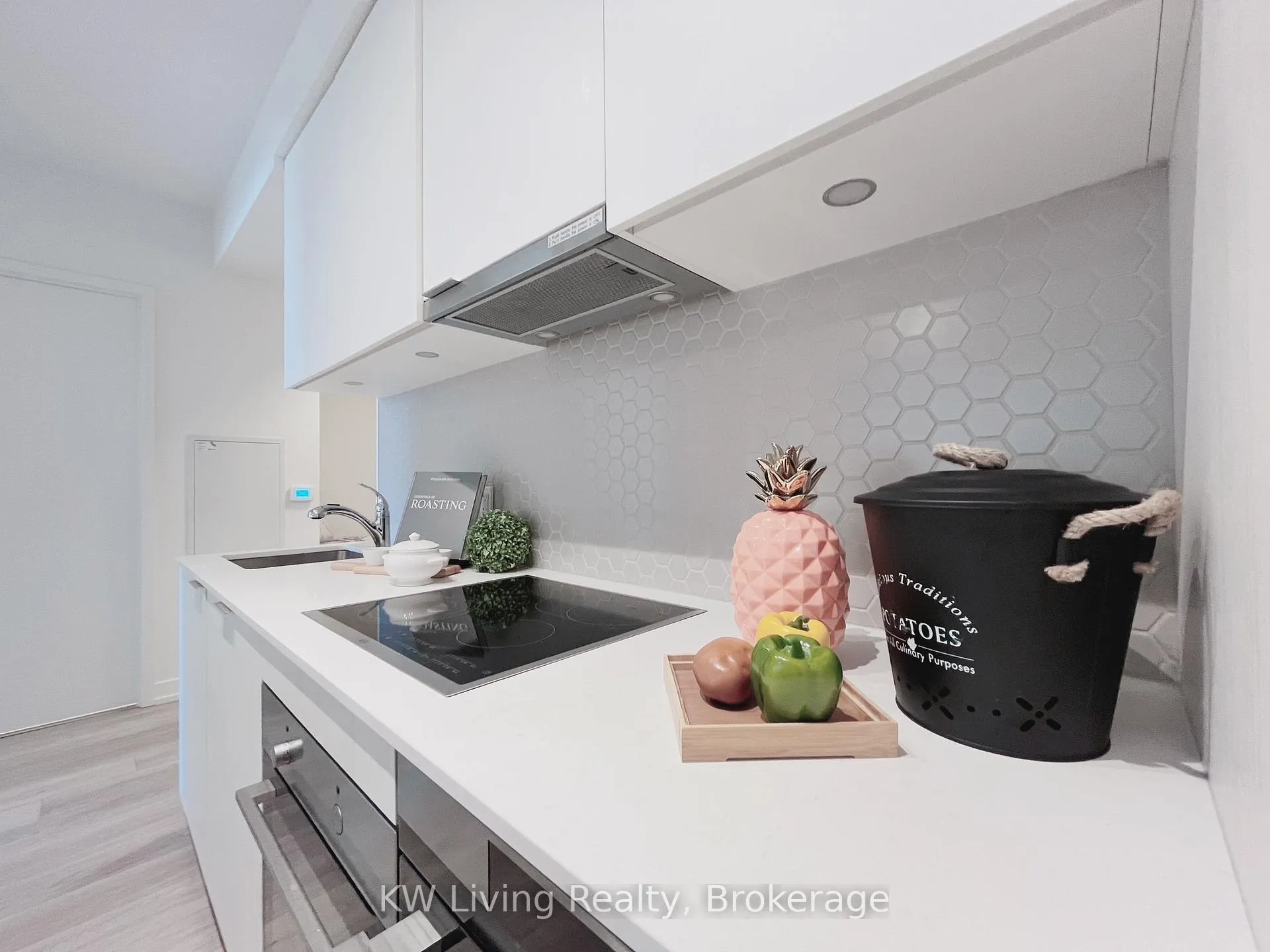 Photo 10 of Unit 417, 158 Front Street E, Toronto, Moss Park — HOMEH