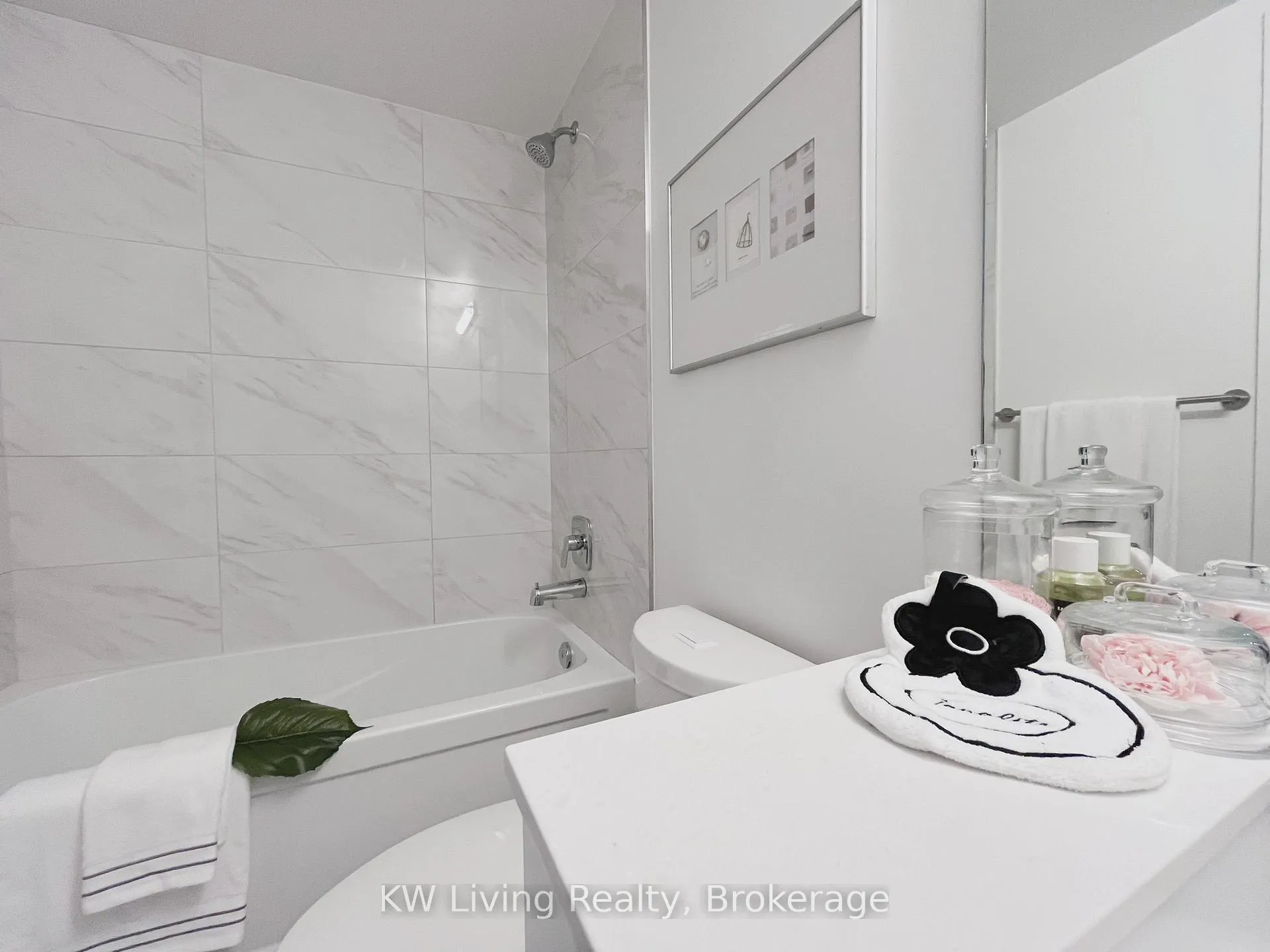Photo 18 of Unit 417, 158 Front Street E, Toronto, Moss Park — HOMEH