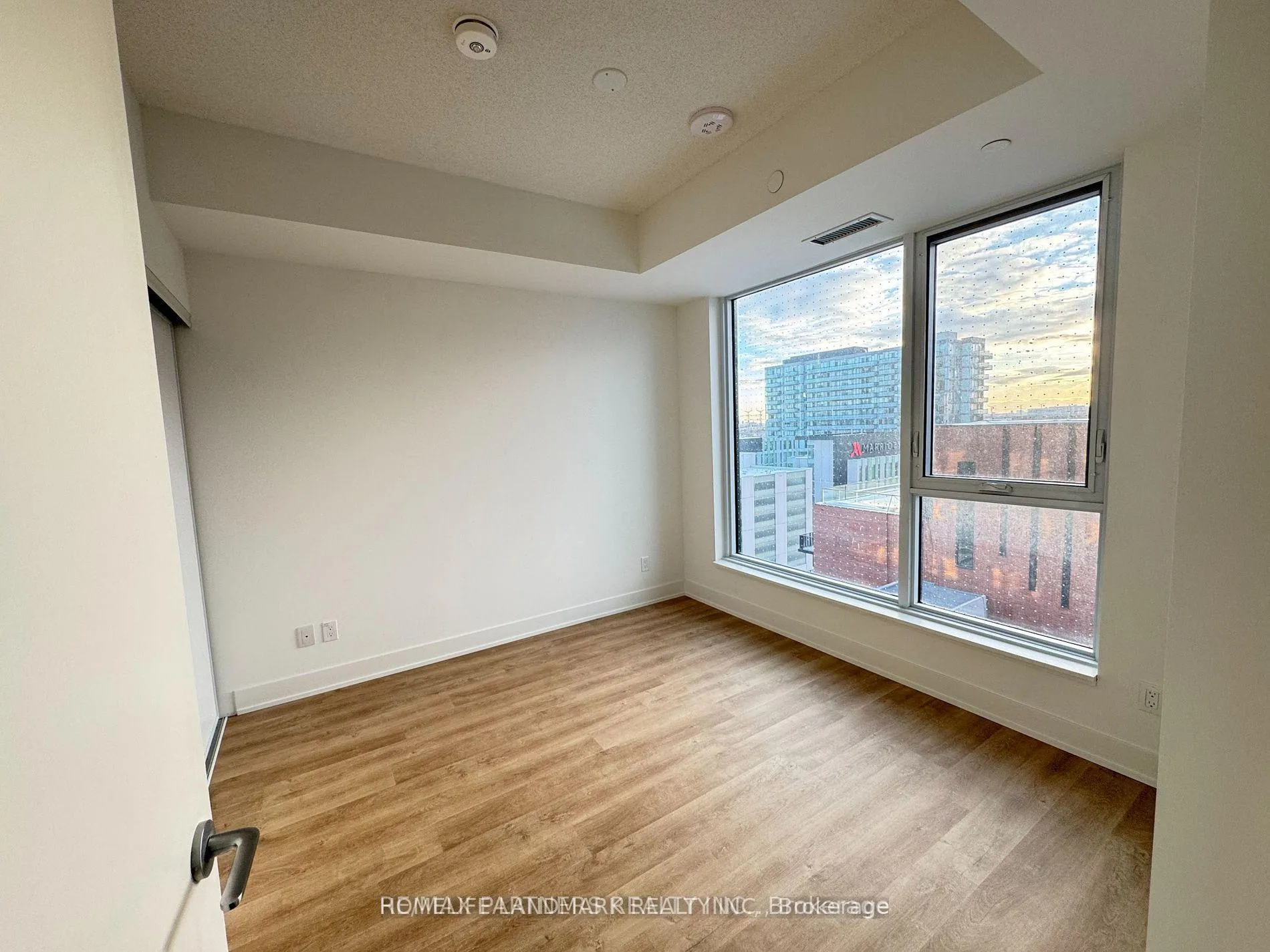 Photo 3 of Unit 1602, 38 Andre de Grasse Street, Markham, Unionville — HOMEH