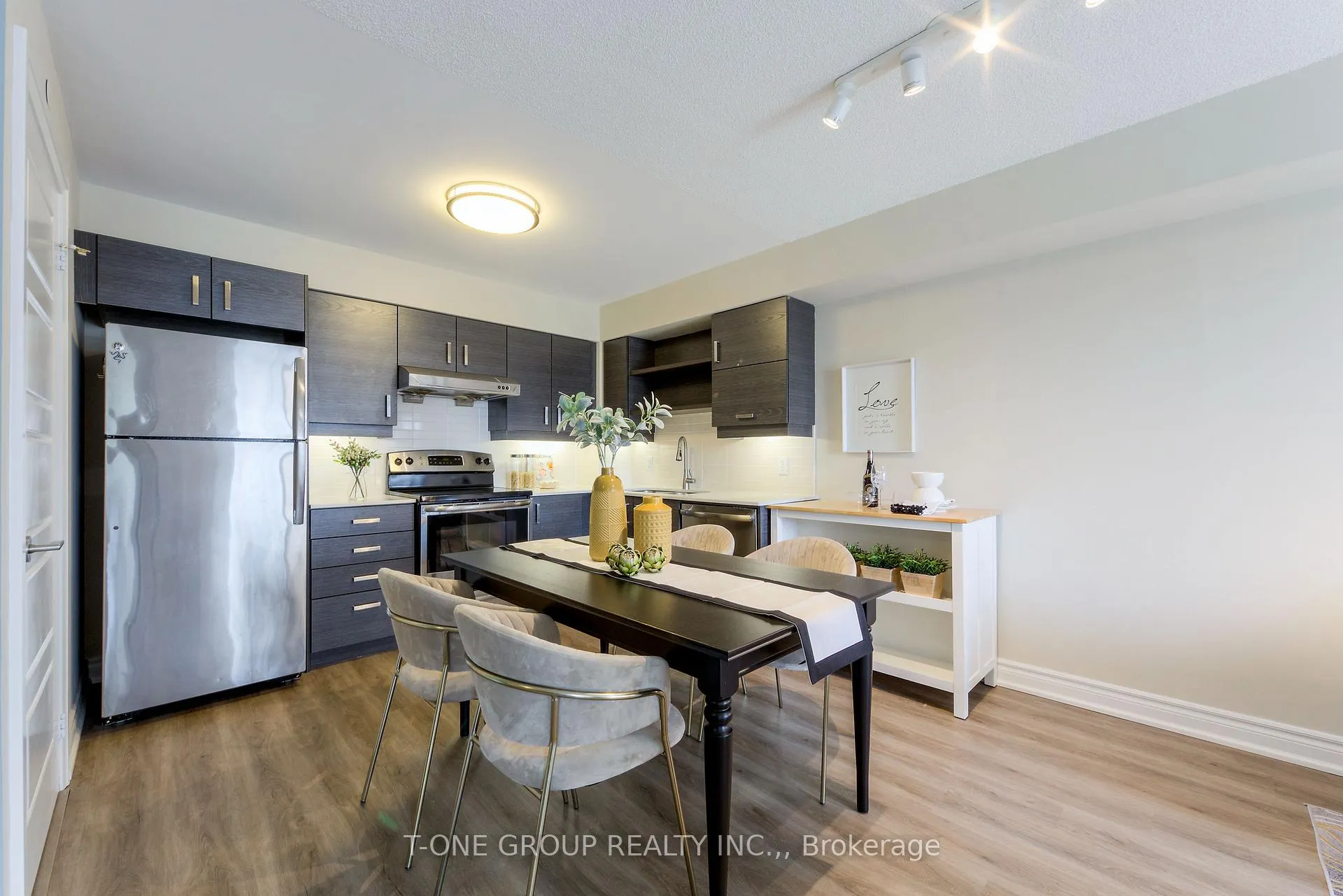 Photo 2 of Unit 906, 1 Uptown Drive, Markham, Unionville — HOMEH