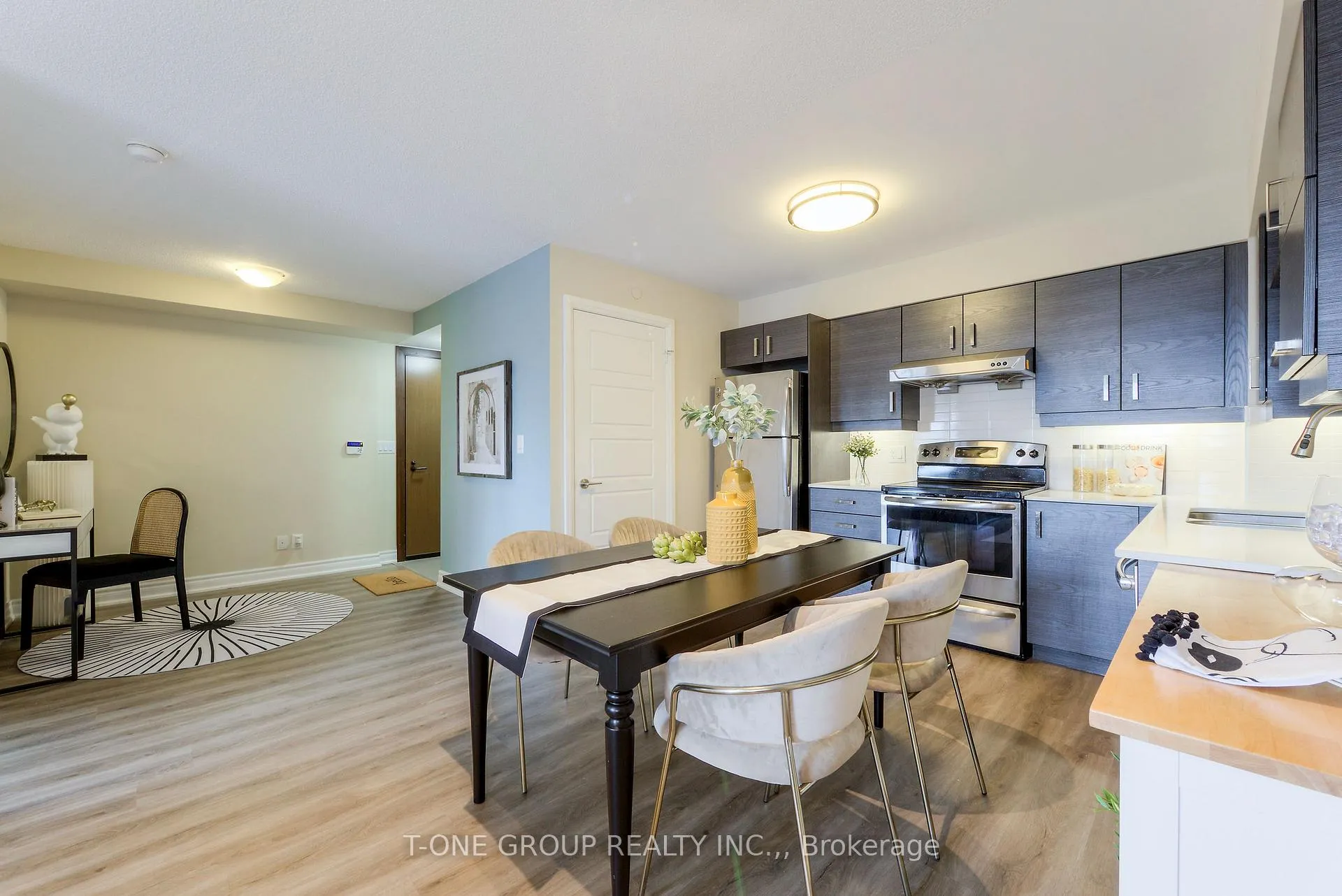 Photo 3 of Unit 906, 1 Uptown Drive, Markham, Unionville — HOMEH