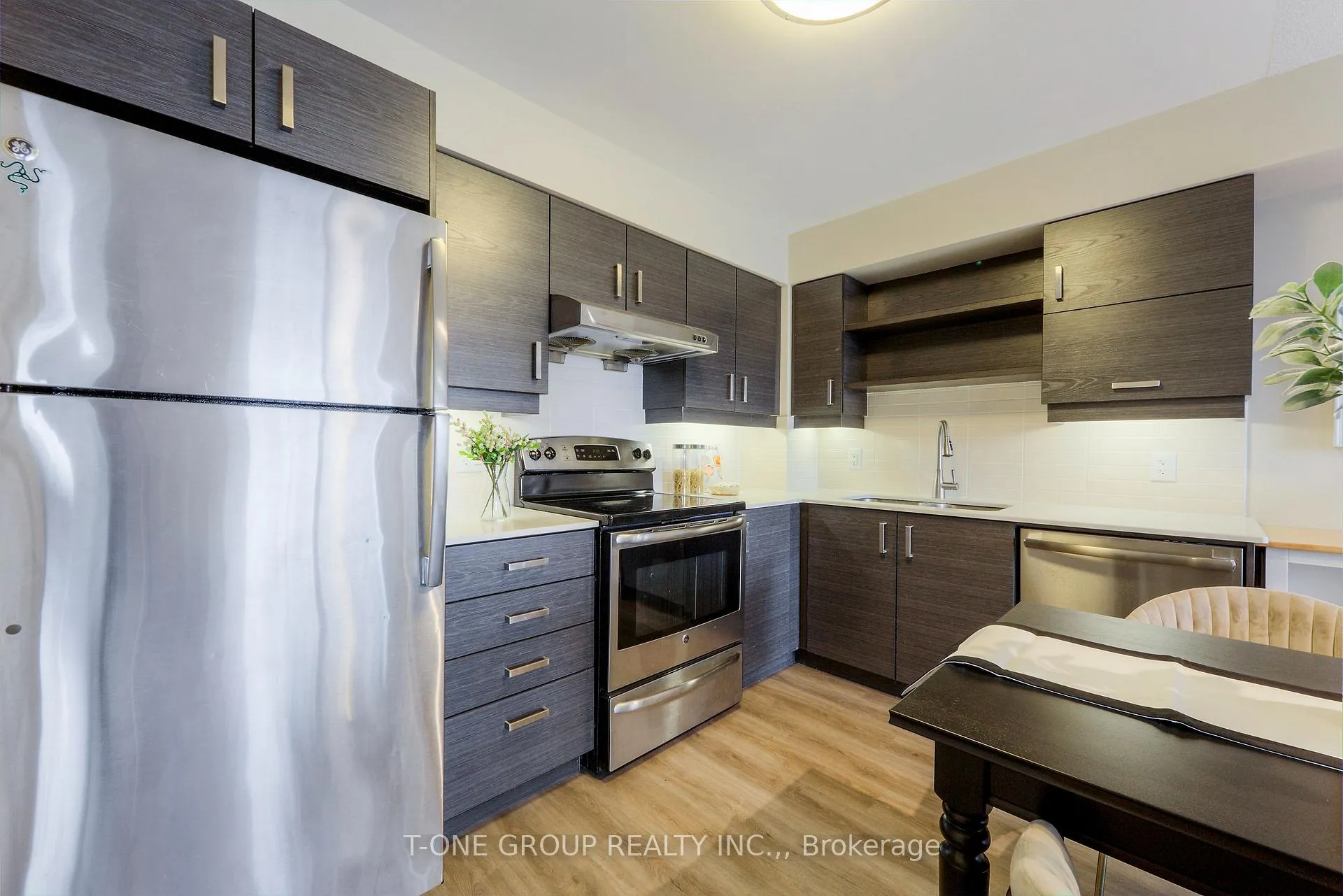 Photo 4 of Unit 906, 1 Uptown Drive, Markham, Unionville — HOMEH
