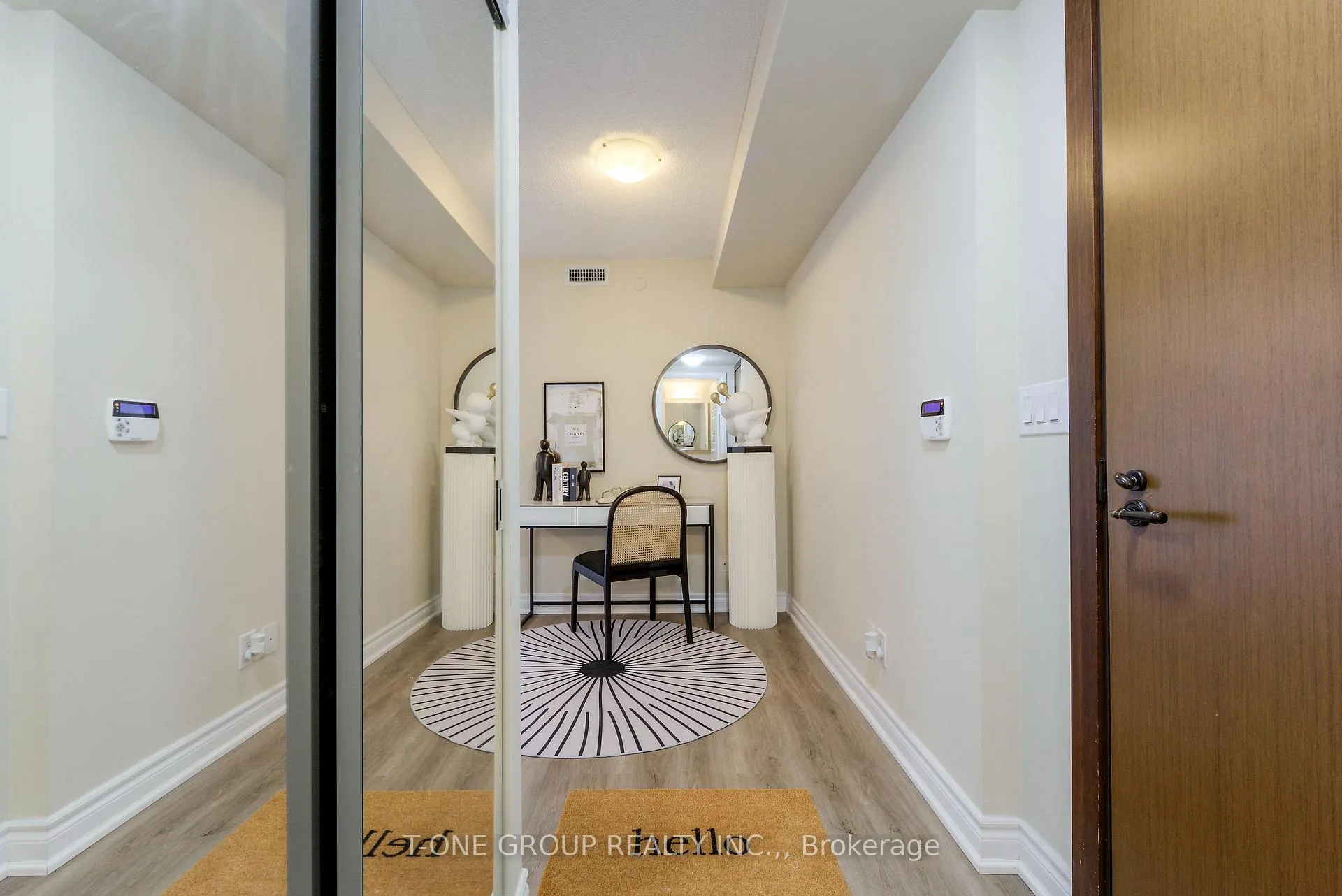 Photo 5 of Unit 906, 1 Uptown Drive, Markham, Unionville — HOMEH
