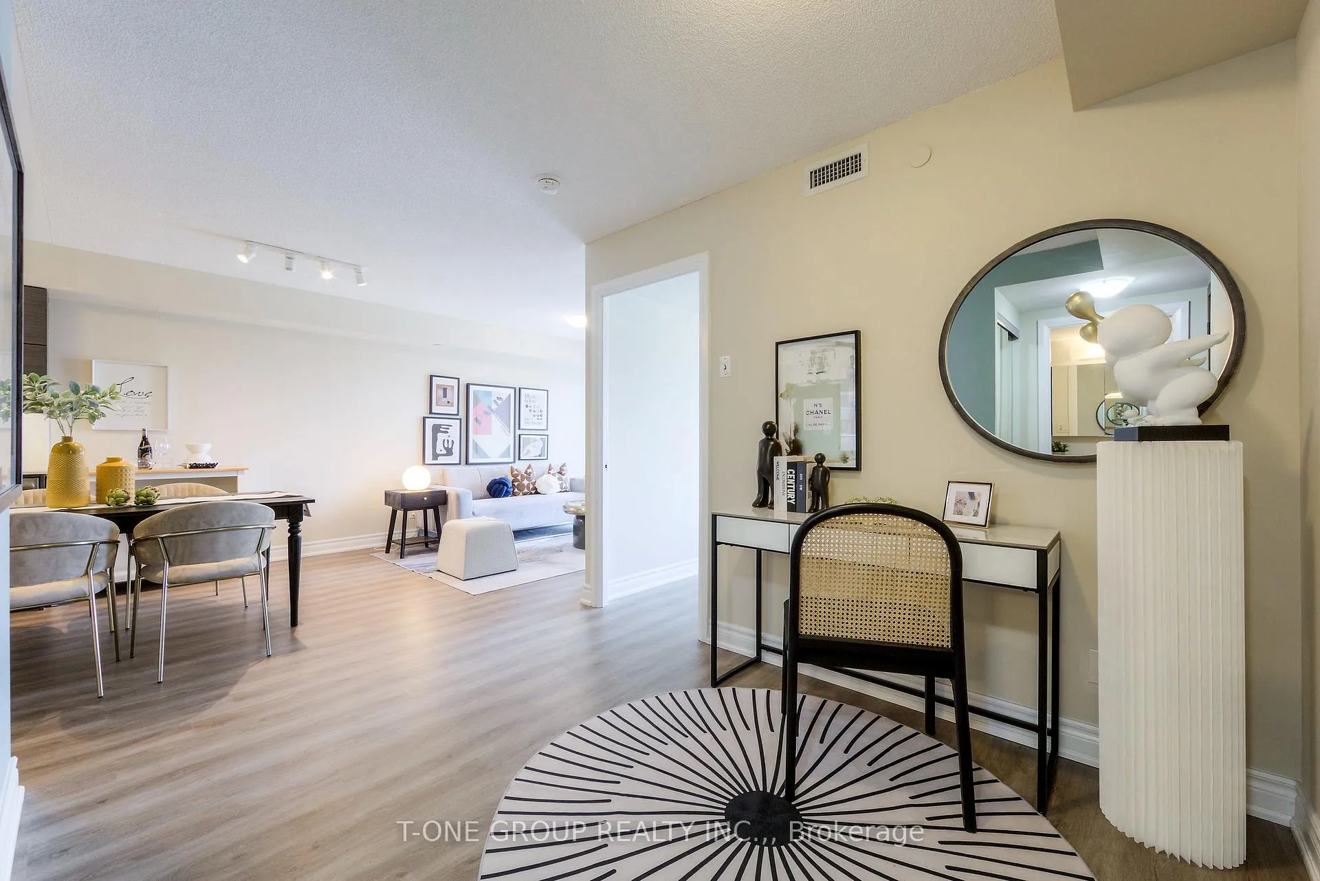 Photo 8 of Unit 906, 1 Uptown Drive, Markham, Unionville — HOMEH