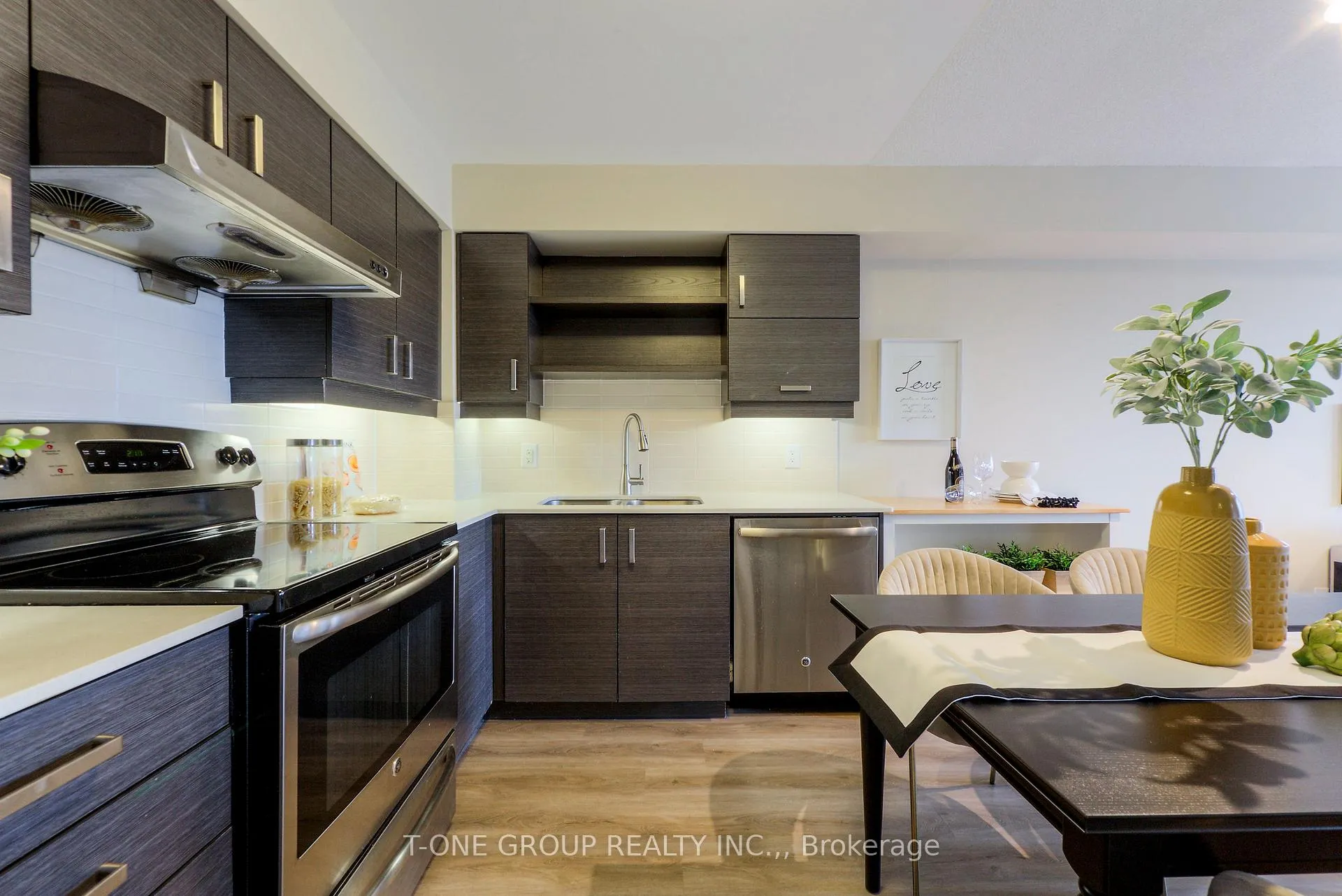 Photo 11 of Unit 906, 1 Uptown Drive, Markham, Unionville — HOMEH