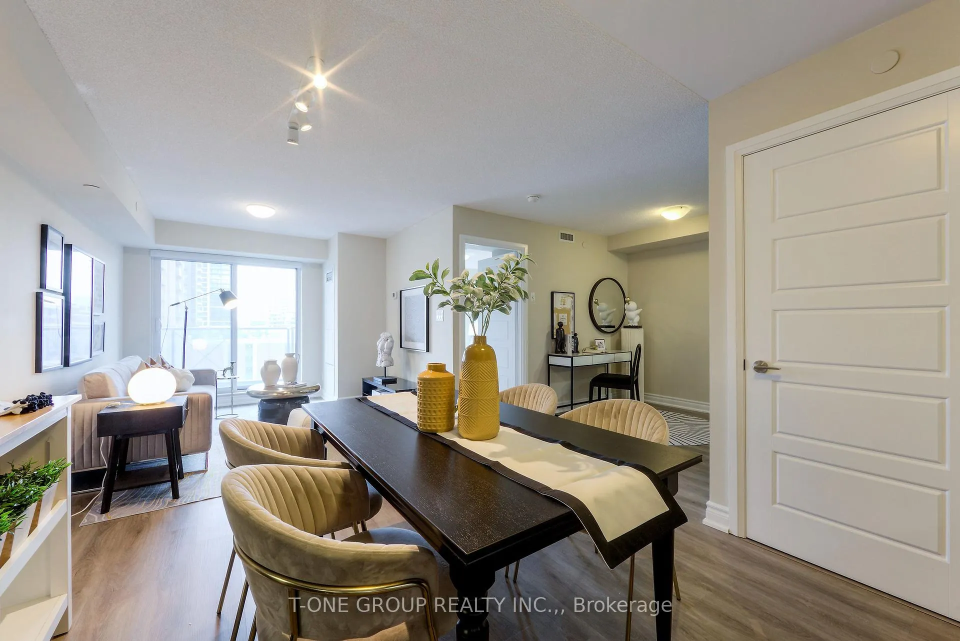 Photo 12 of Unit 906, 1 Uptown Drive, Markham, Unionville — HOMEH