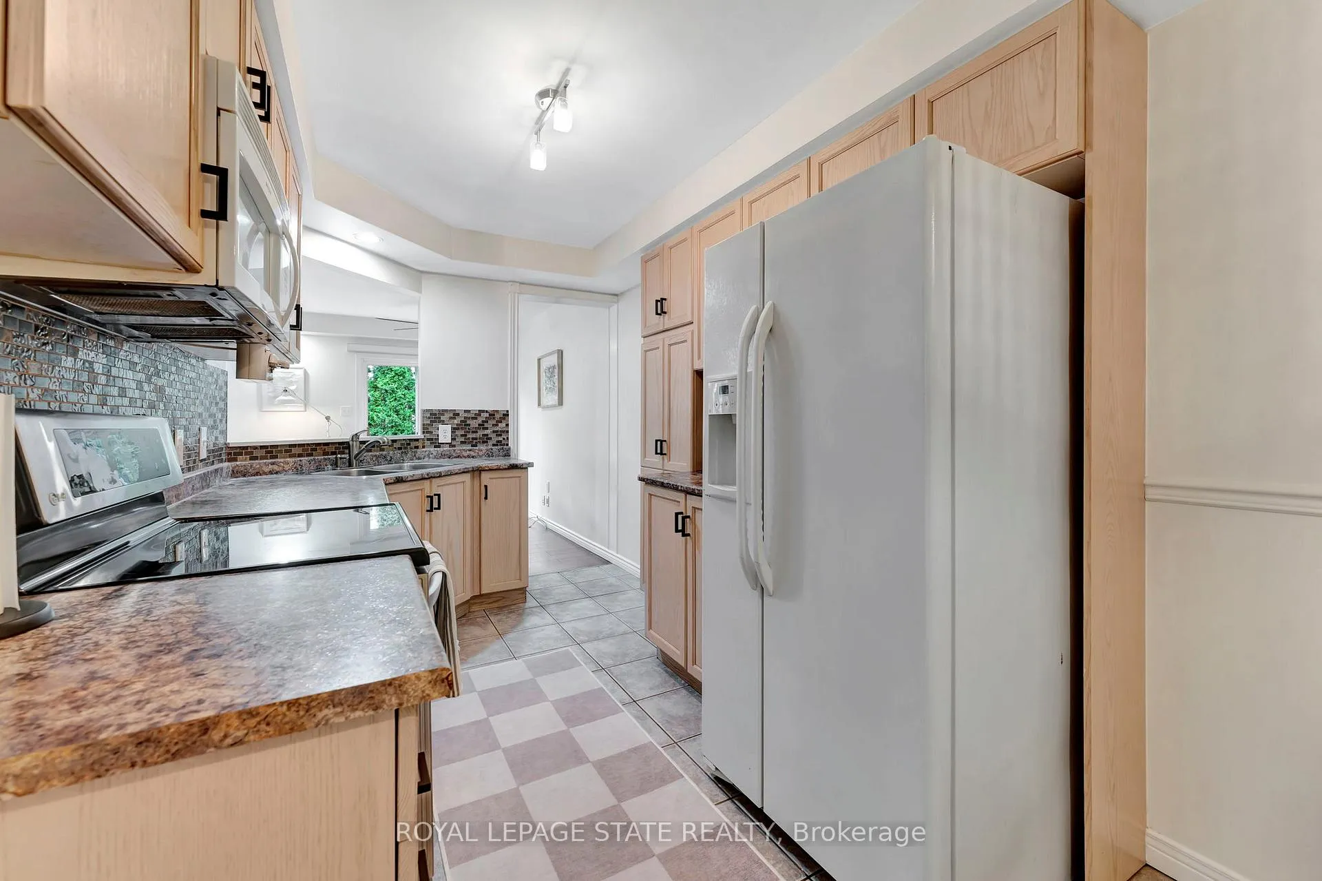 Photo 8 of Unit 20, 348 Highland Road W, Hamilton, Stoney Creek Mountain — HOMEH