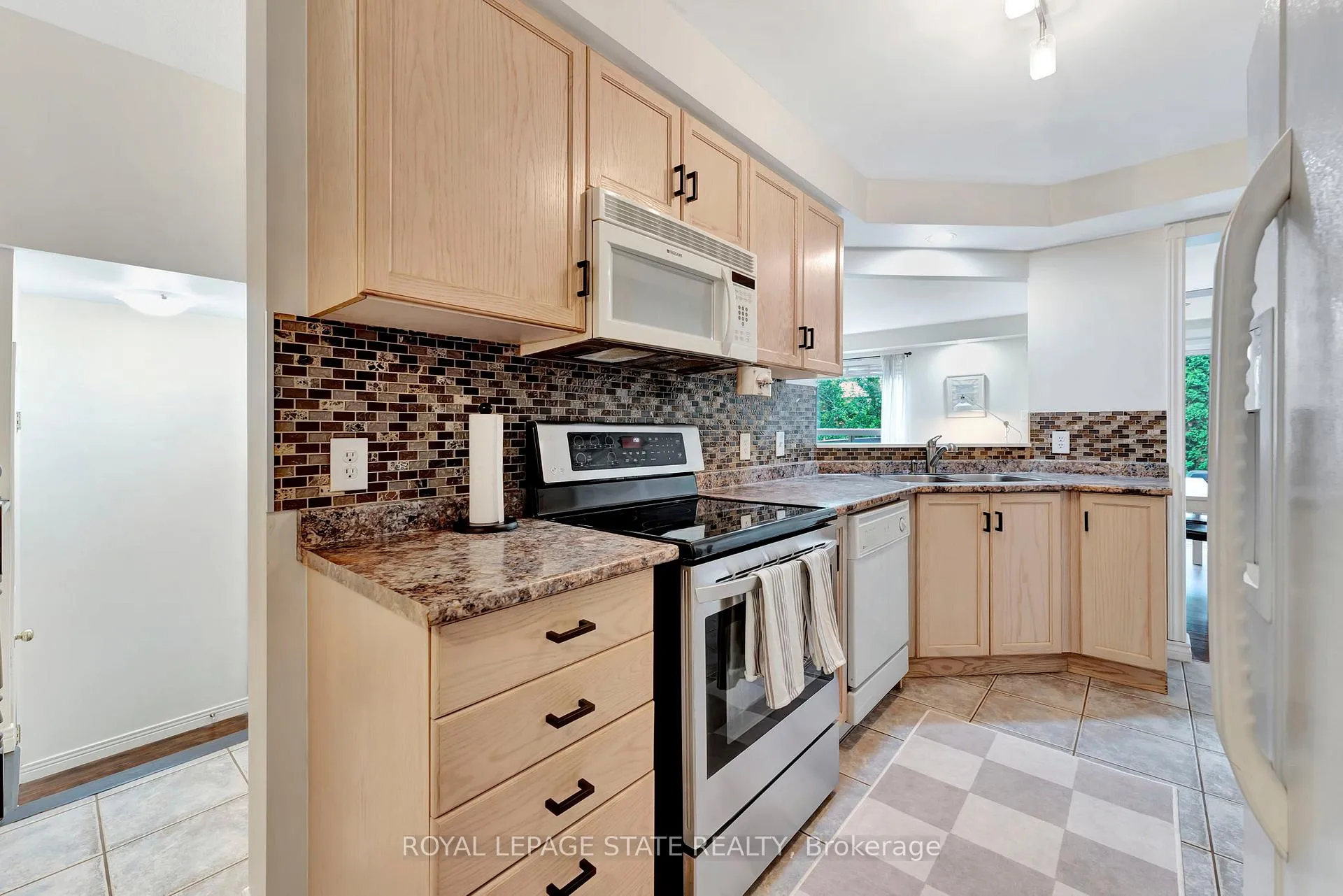 Photo 9 of Unit 20, 348 Highland Road W, Hamilton, Stoney Creek Mountain — HOMEH
