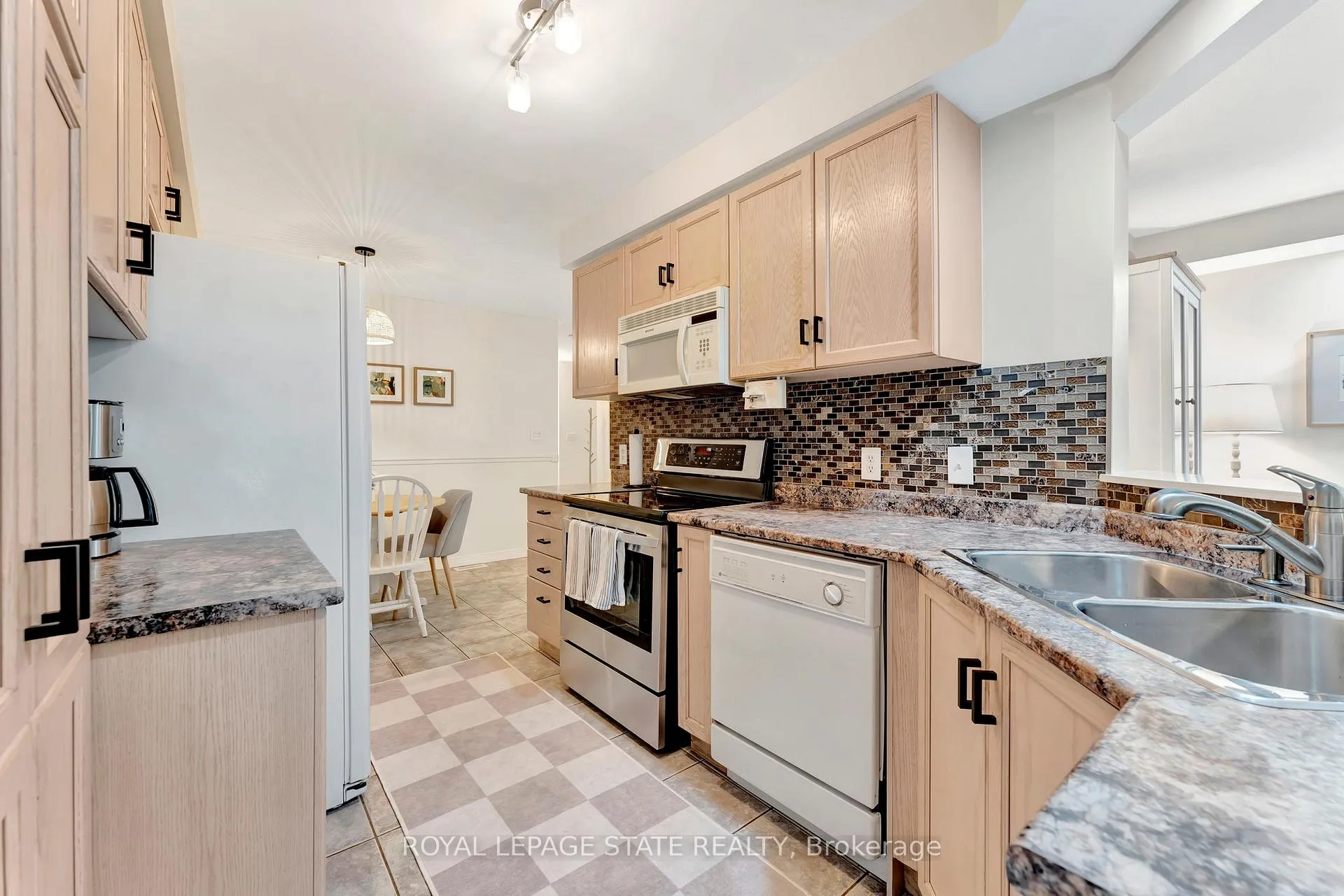 Photo 10 of Unit 20, 348 Highland Road W, Hamilton, Stoney Creek Mountain — HOMEH