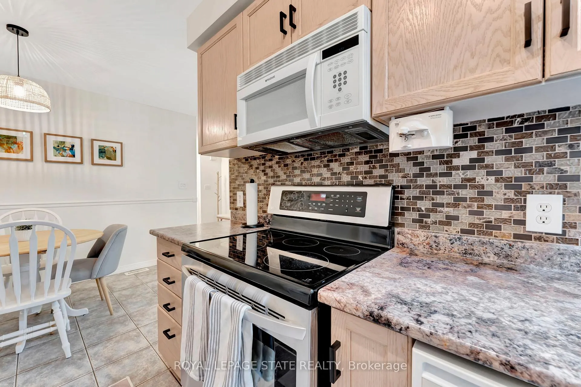 Photo 12 of Unit 20, 348 Highland Road W, Hamilton, Stoney Creek Mountain — HOMEH