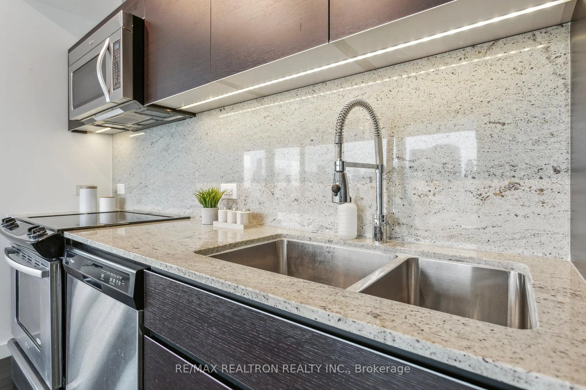 Photo 12 of Unit 2302, 390 Cherry Street, Toronto, Waterfront Communities — HOMEH