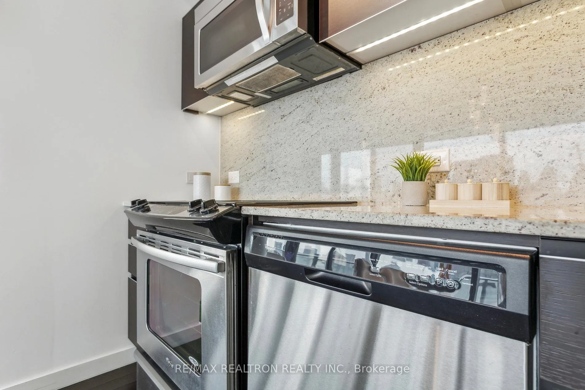 Photo 13 of Unit 2302, 390 Cherry Street, Toronto, Waterfront Communities — HOMEH