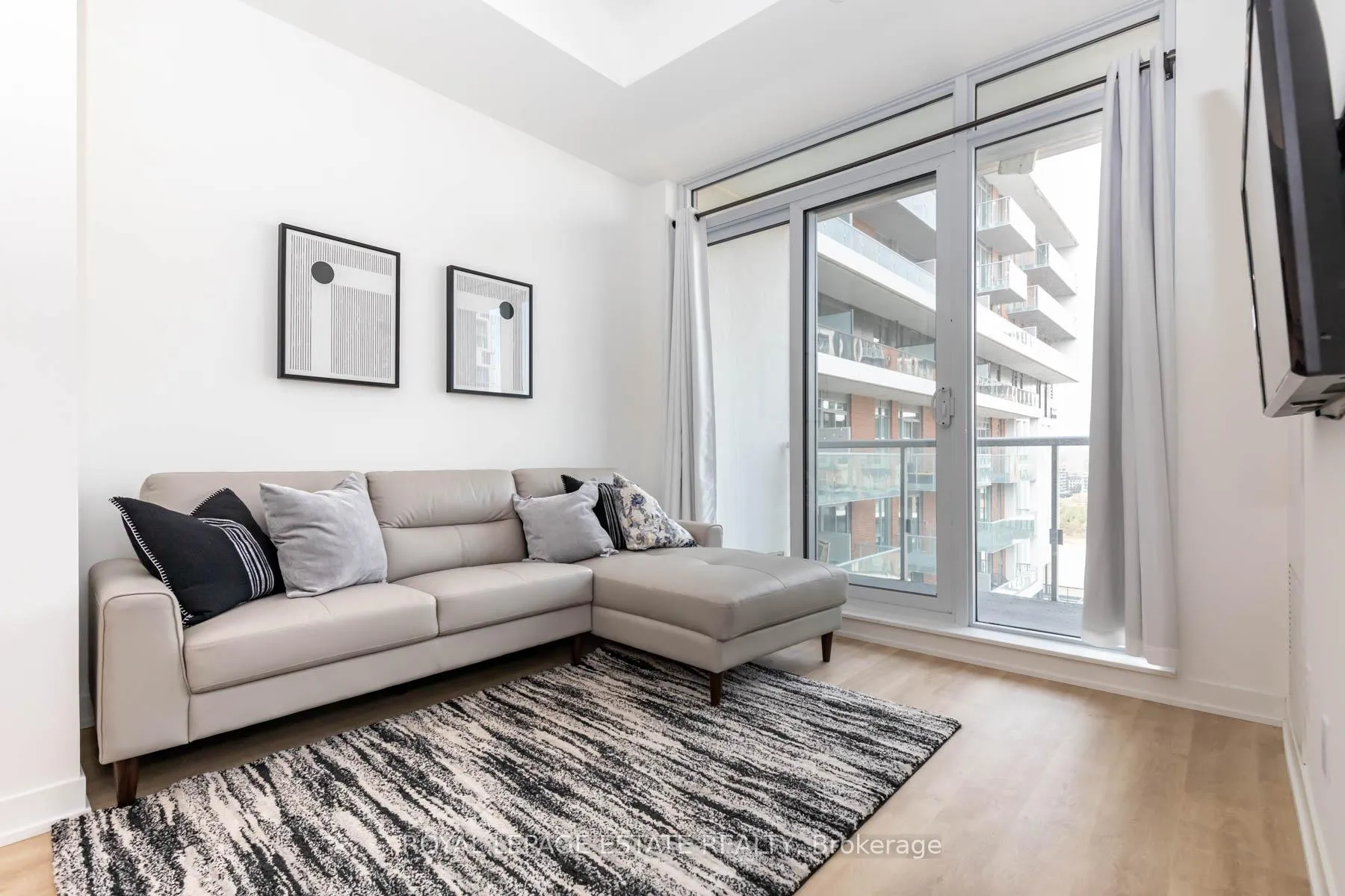 Photo 5 of Unit 1406, 8119 Birchmount Road, Markham, Unionville — HOMEH