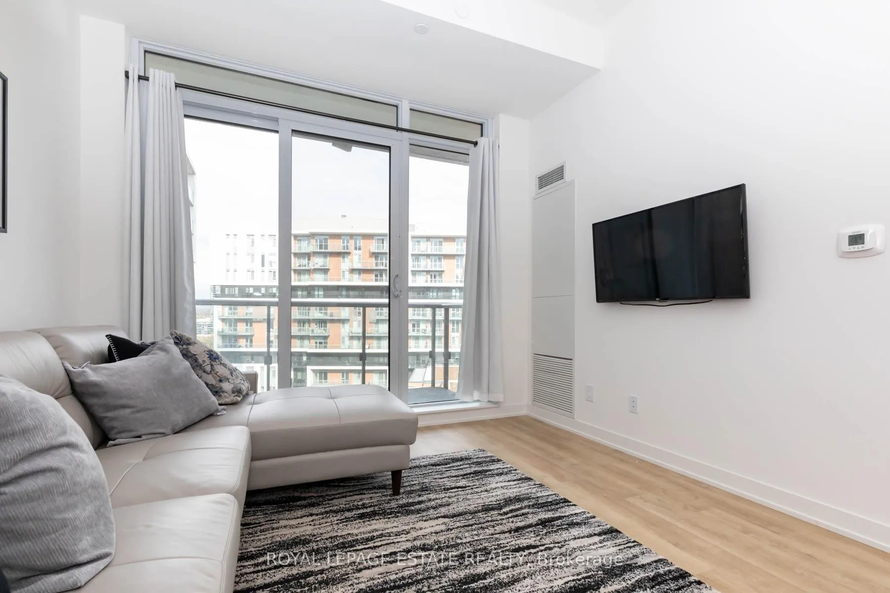 Photo 8 of Unit 1406, 8119 Birchmount Road, Markham, Unionville — HOMEH