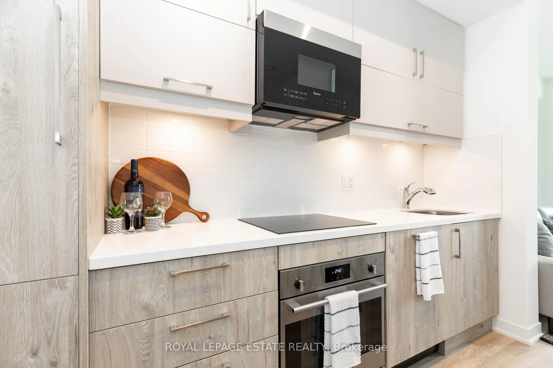 Photo 12 of Unit 1406, 8119 Birchmount Road, Markham, Unionville — HOMEH