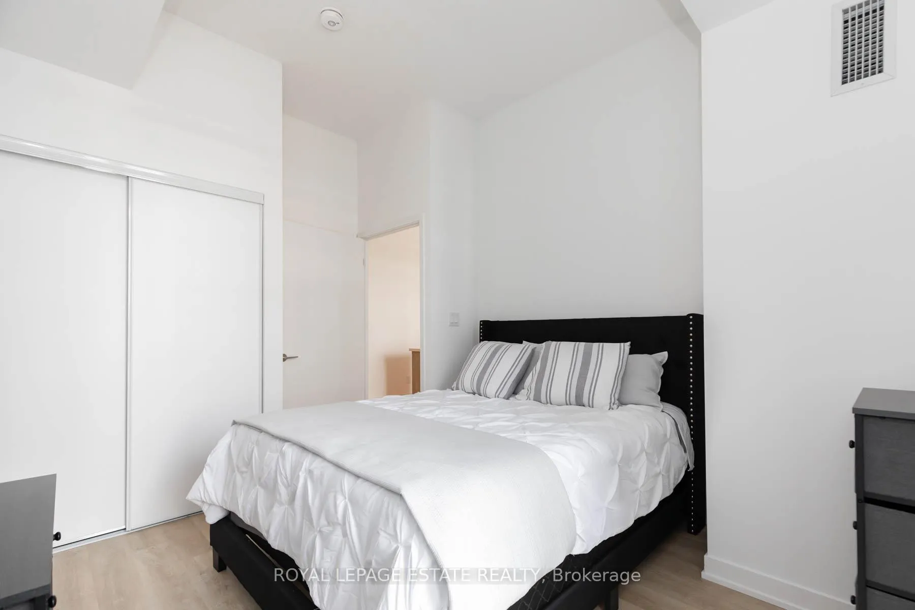 Photo 16 of Unit 1406, 8119 Birchmount Road, Markham, Unionville — HOMEH