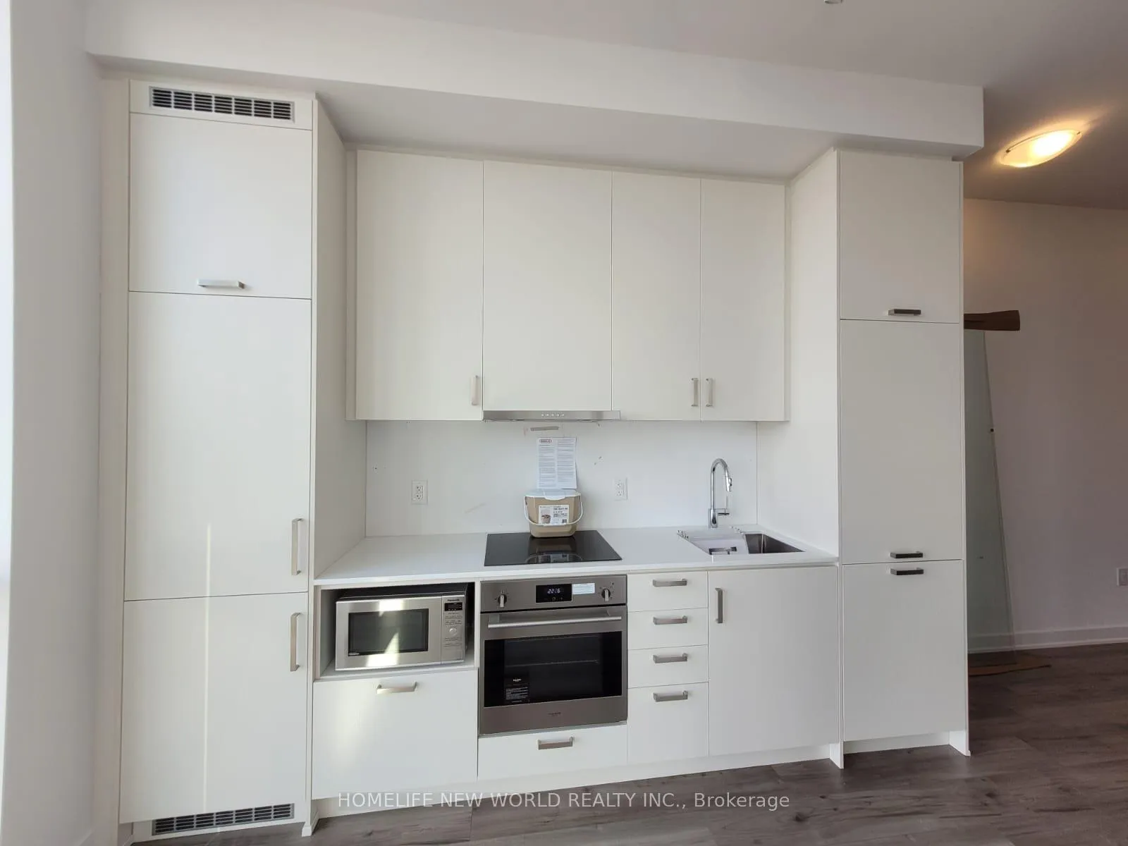 Front of Unit 1606, 60 Honeycrisp Crescent