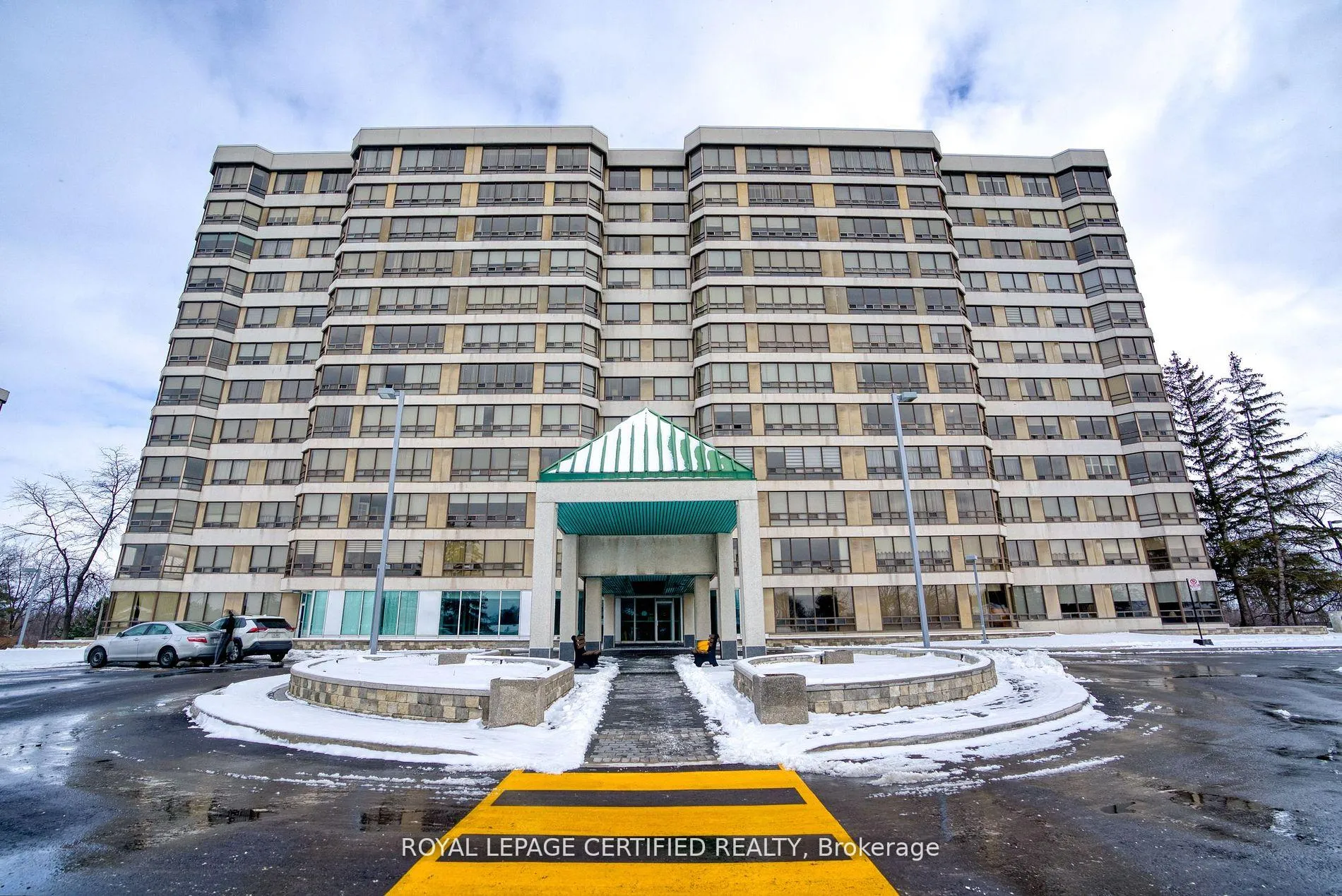 Front of Unit 505, 320 Mill Street S