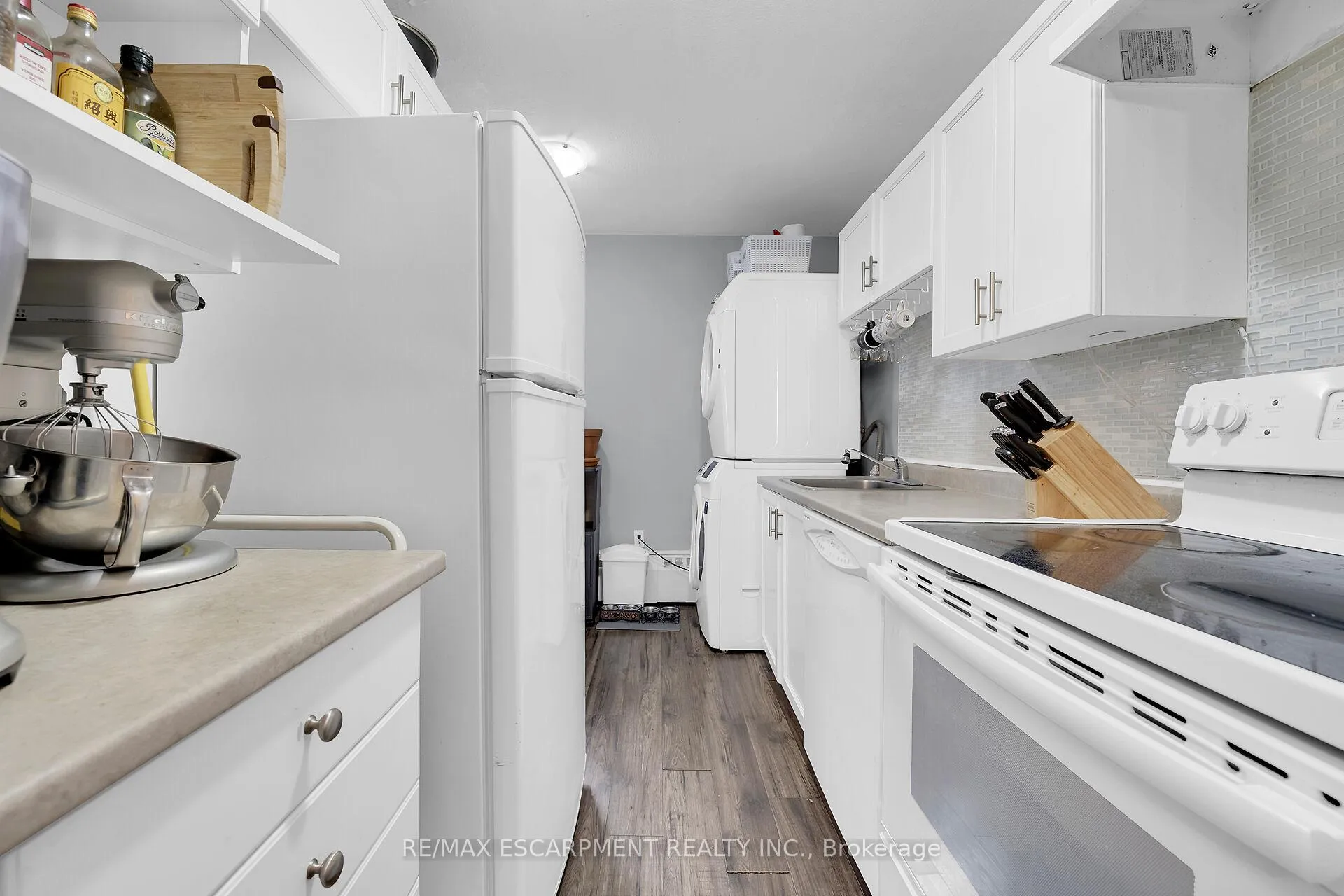 Photo 3 of Unit 826, 350 Quigley Road, Hamilton, Vincent — HOMEH