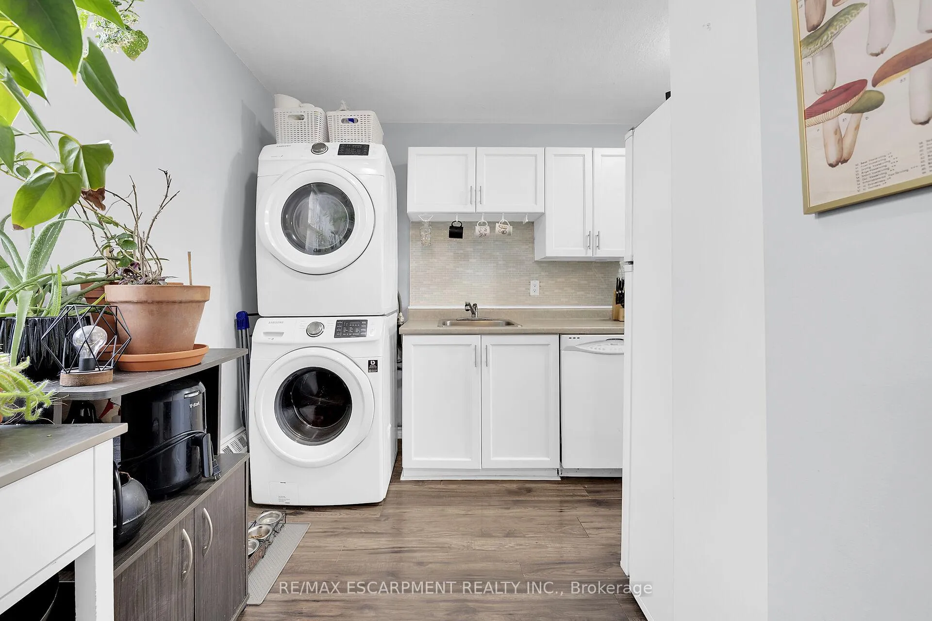 Photo 5 of Unit 826, 350 Quigley Road, Hamilton, Vincent — HOMEH