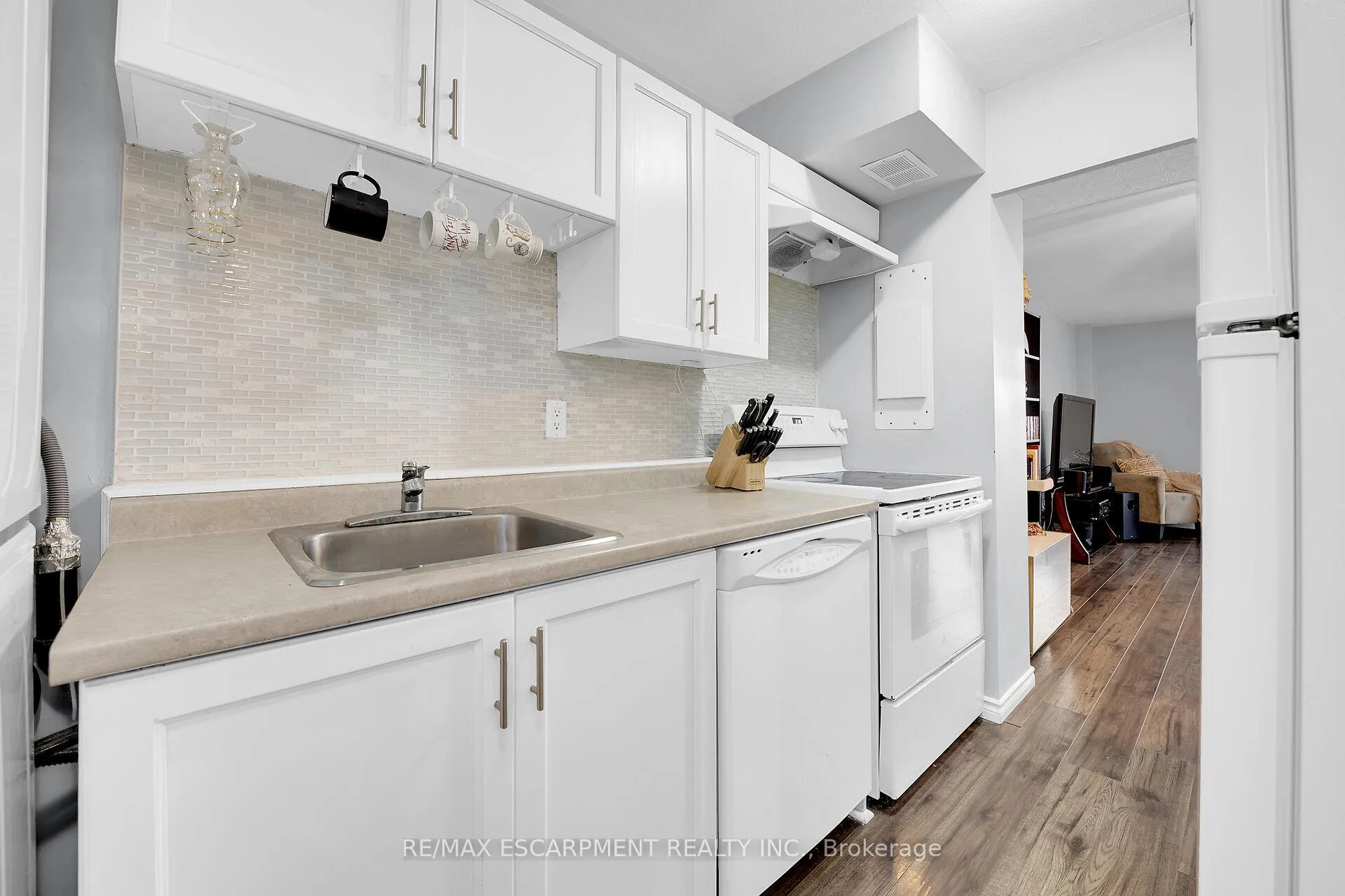 Photo 6 of Unit 826, 350 Quigley Road, Hamilton, Vincent — HOMEH