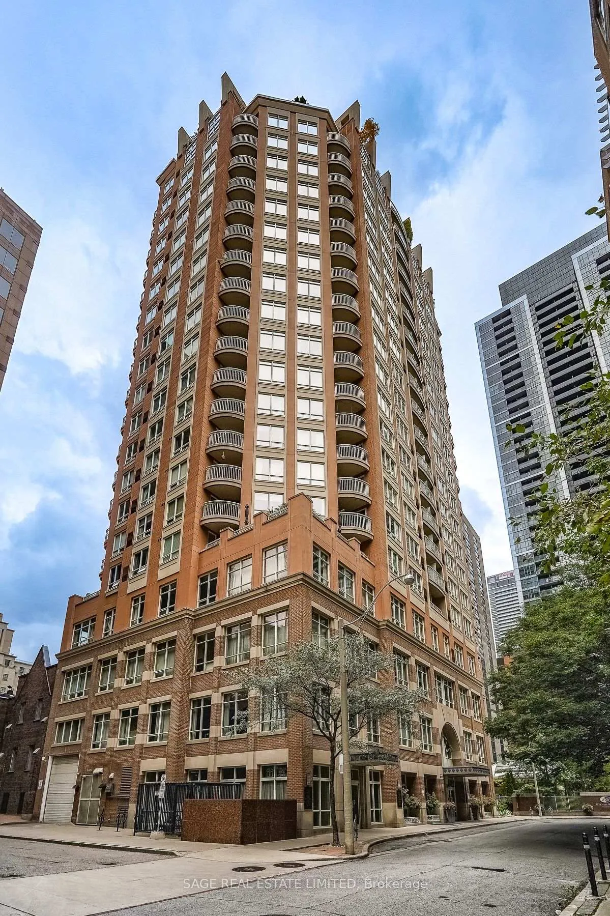 Front of Unit 901, 100 Hayden Street
